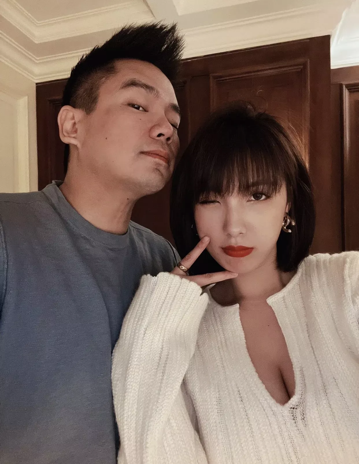 샤넬 심플 더블 C 로고 귀걸이 상세 이미지 40