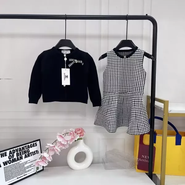 샤넬 천조격 니트 아동용 상하의 세트