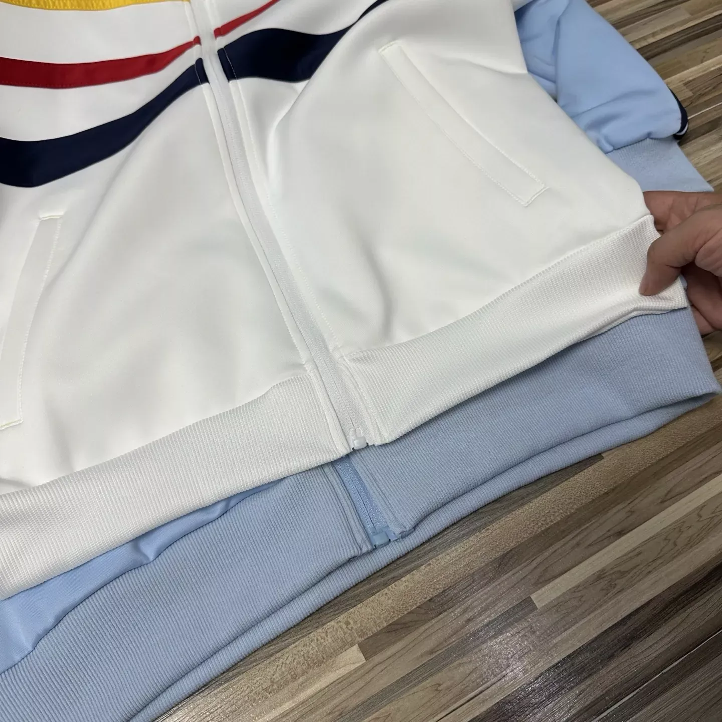 아디다스 삼선 자수 스탠드칼라 남녀공용 집업 재킷 상세 이미지 14