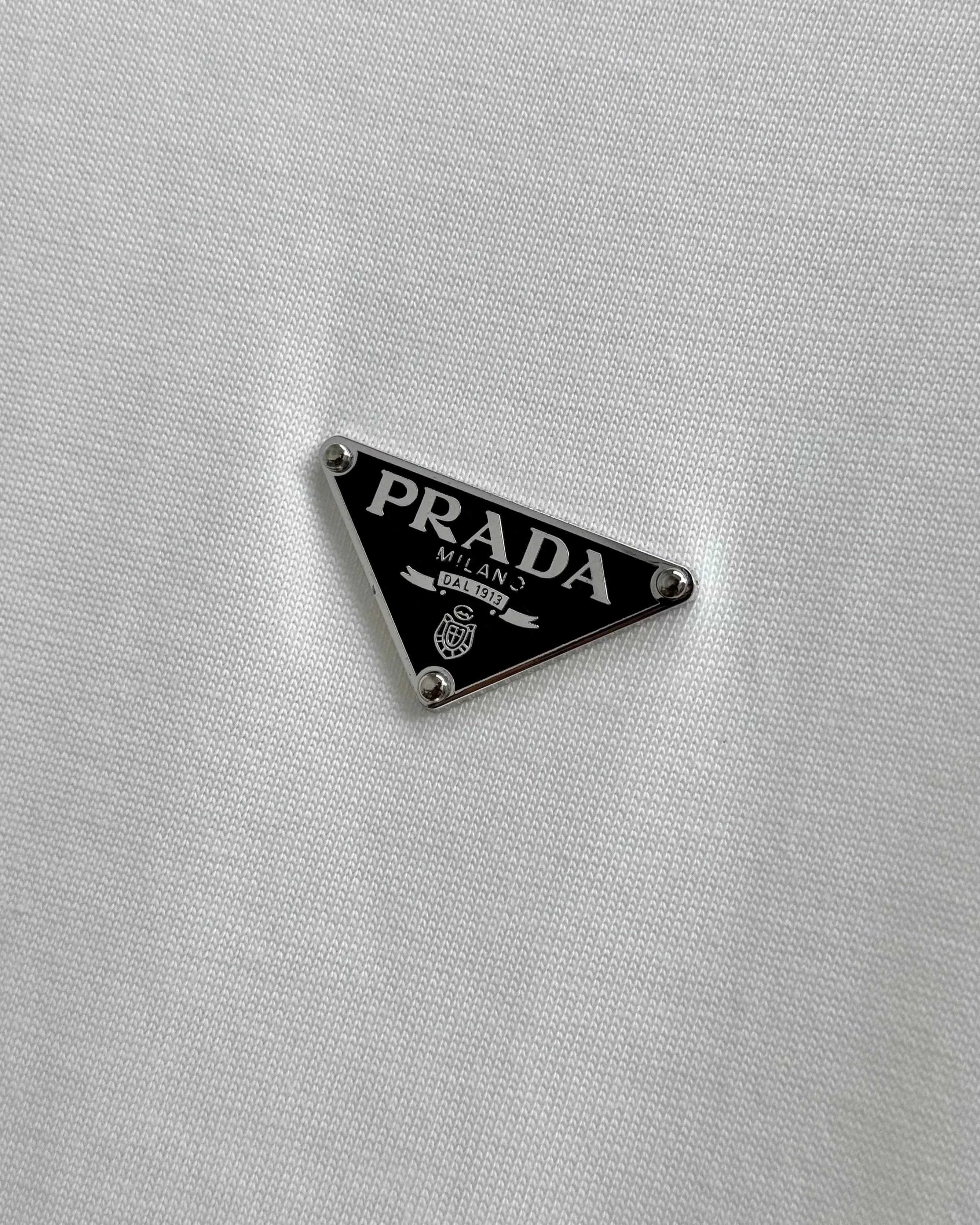 프라다 코튼 로고 루즈핏 남녀공용 긴소매 티셔츠 상세 이미지 6