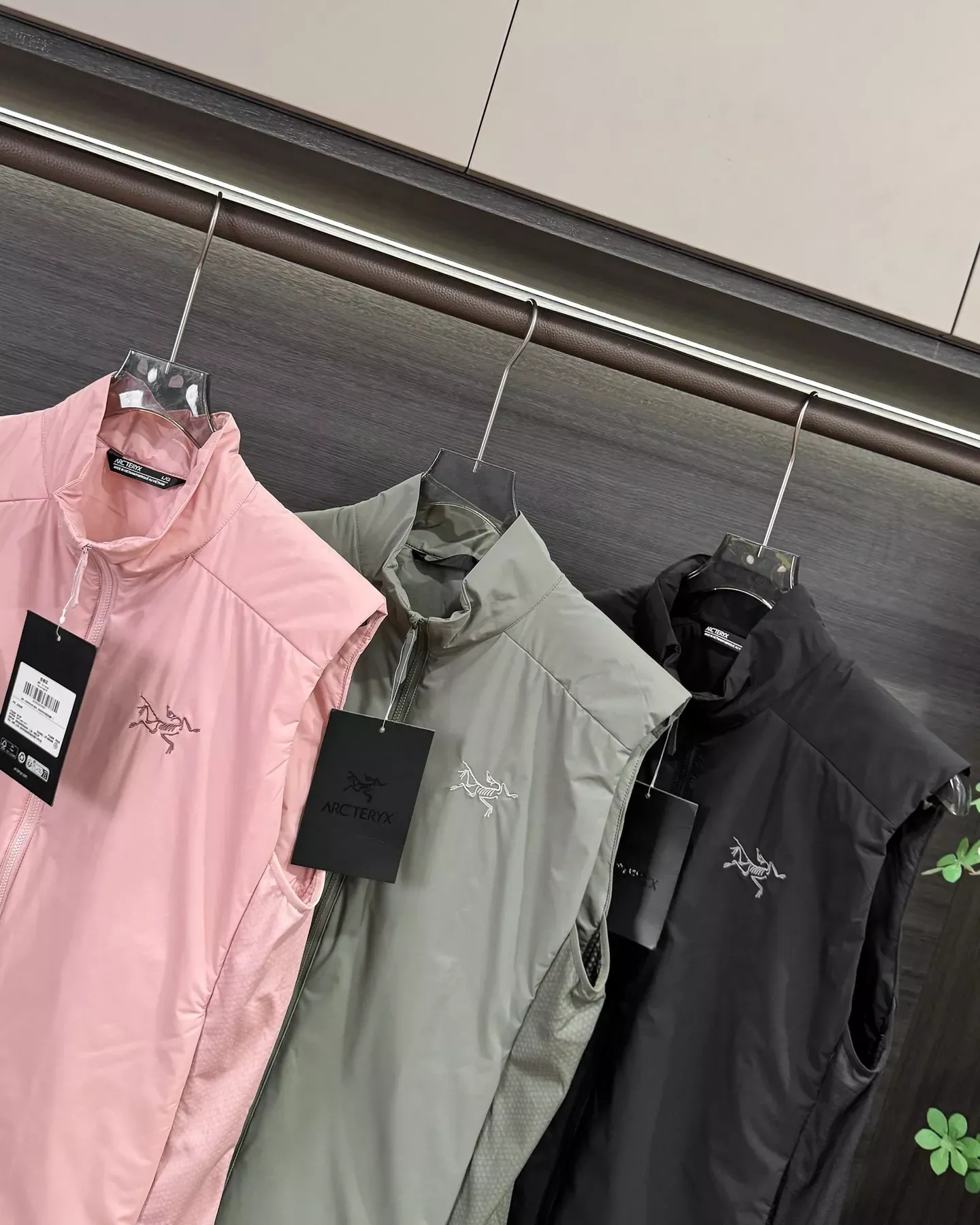 아크테릭스 경량 보온 스탠드넥 남녀공용 패딩 조끼 상세 이미지 24