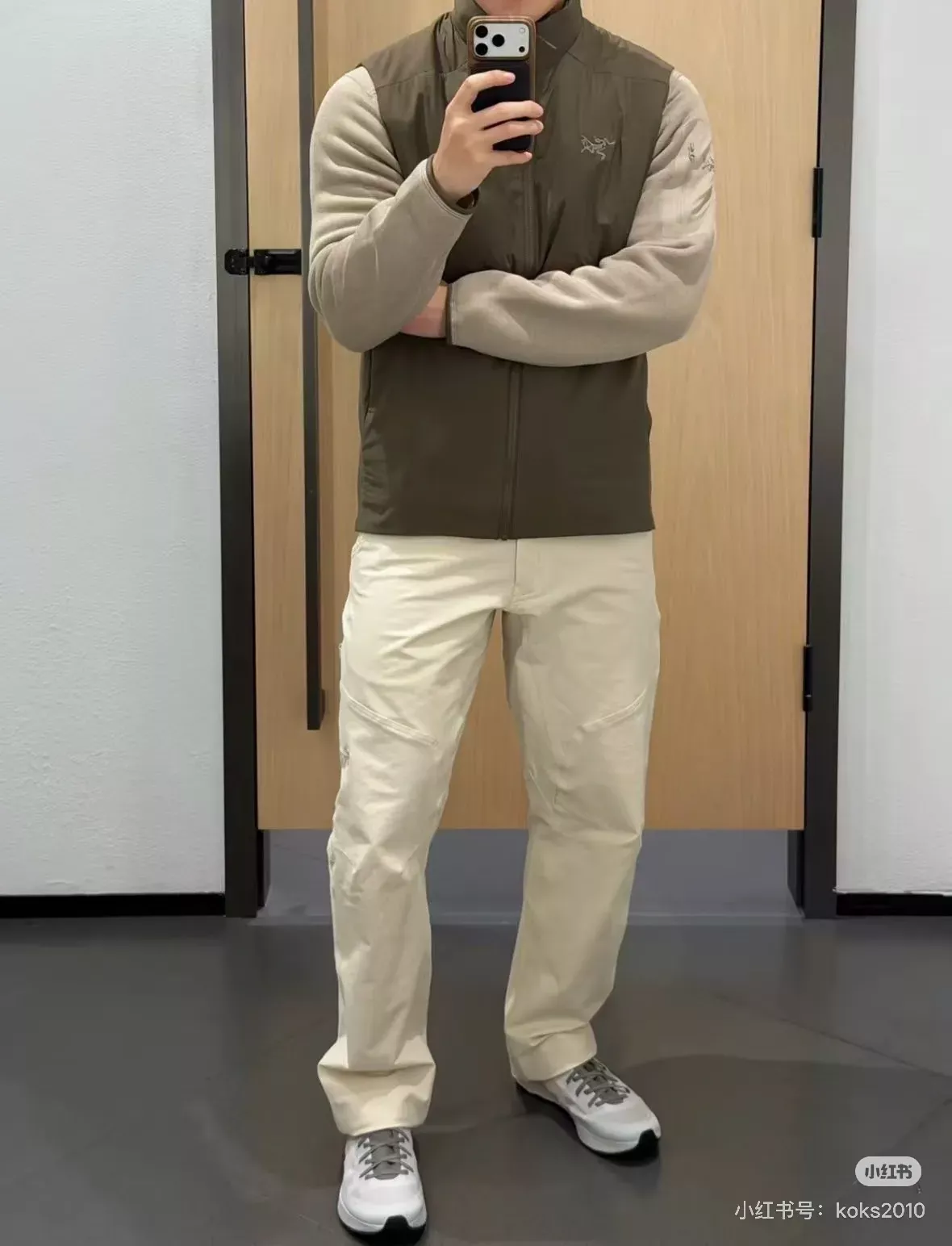 아크테릭스 경량 보온 스탠드넥 남녀공용 패딩 조끼 상세 이미지 52
