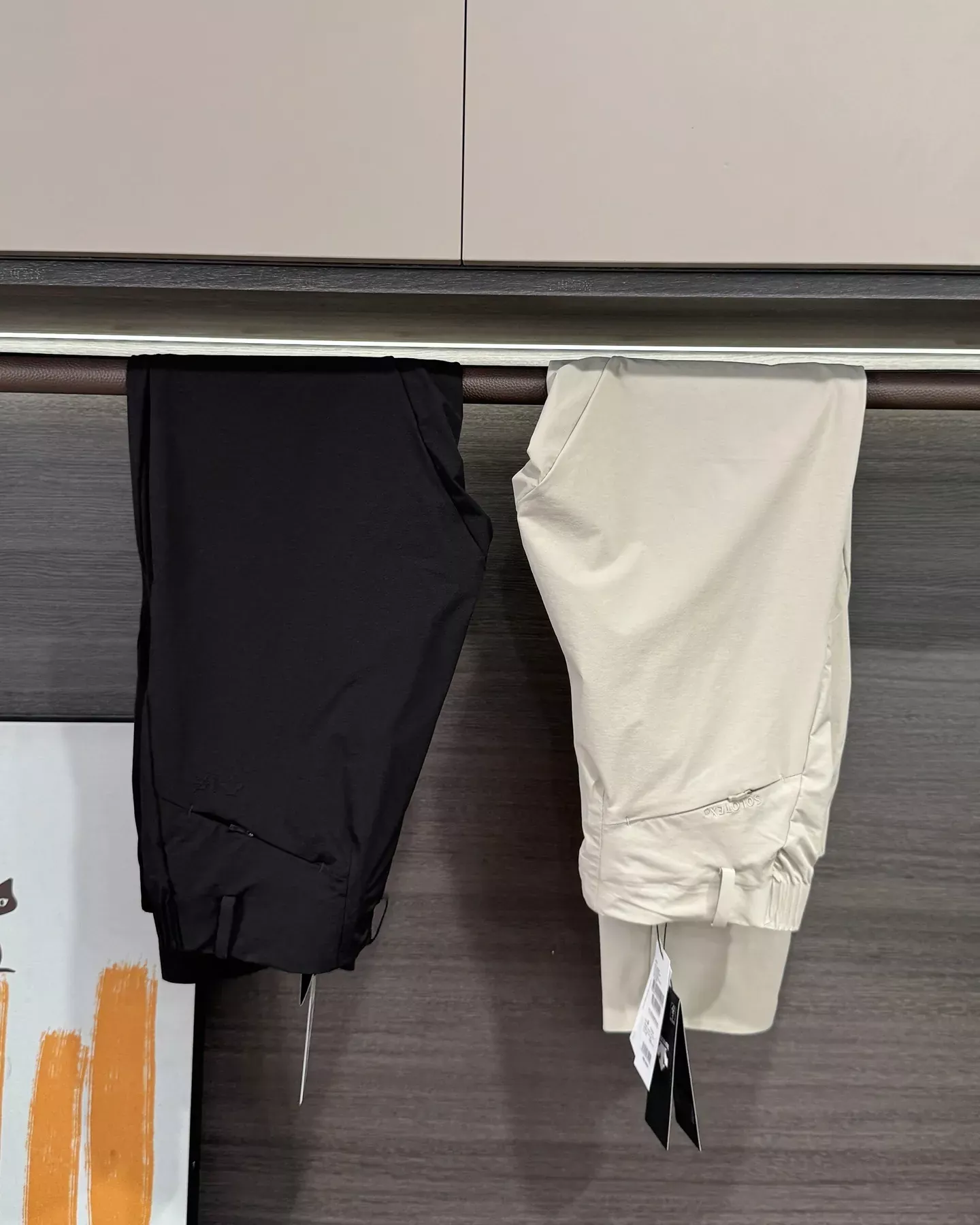 데상트 경량 소프트쉘 남녀공용 트레이닝 팬츠 상세 이미지 8