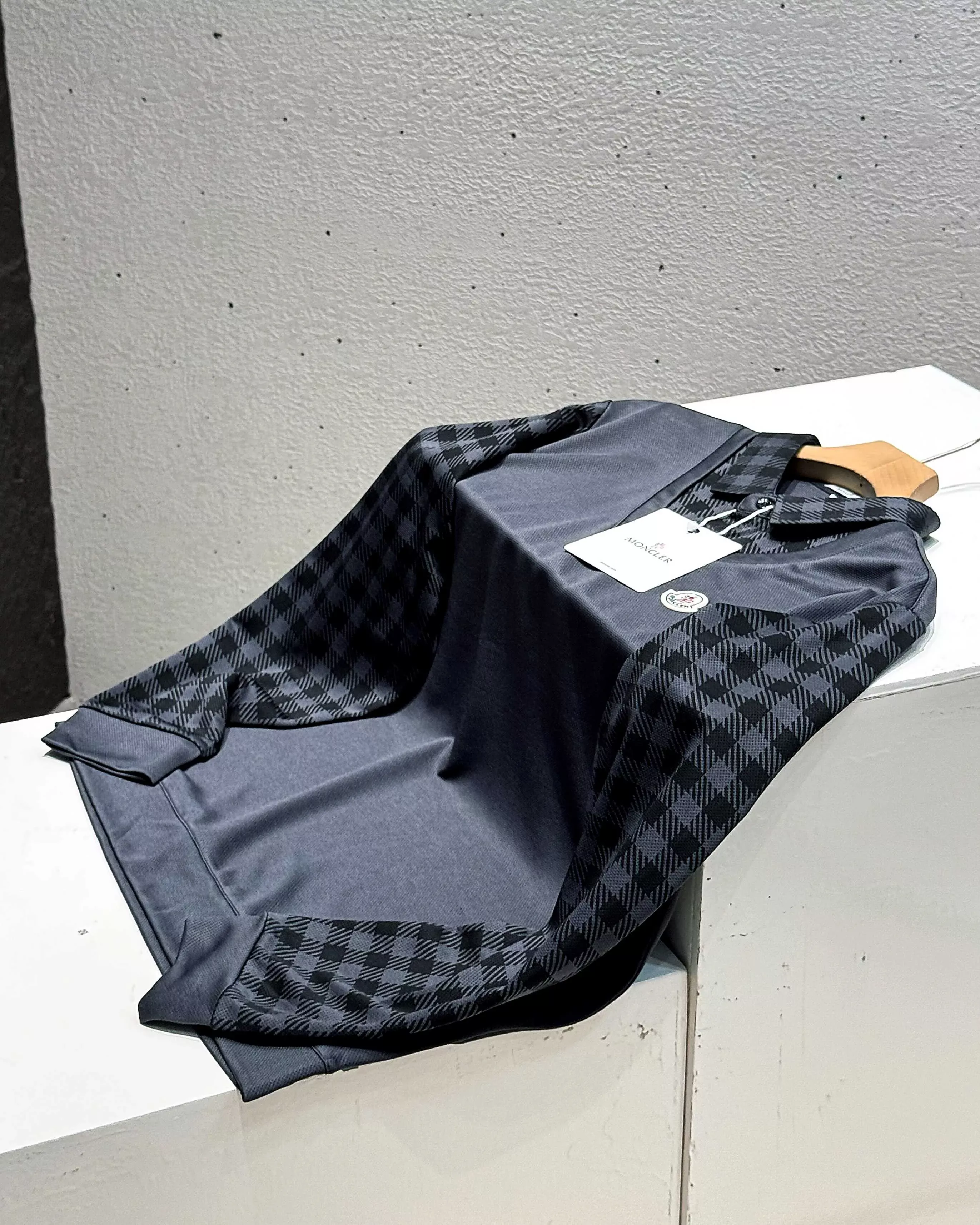 몽클레어 가짜 레이어드 카라 남녀공용 긴소매 티셔츠 상세 이미지 14