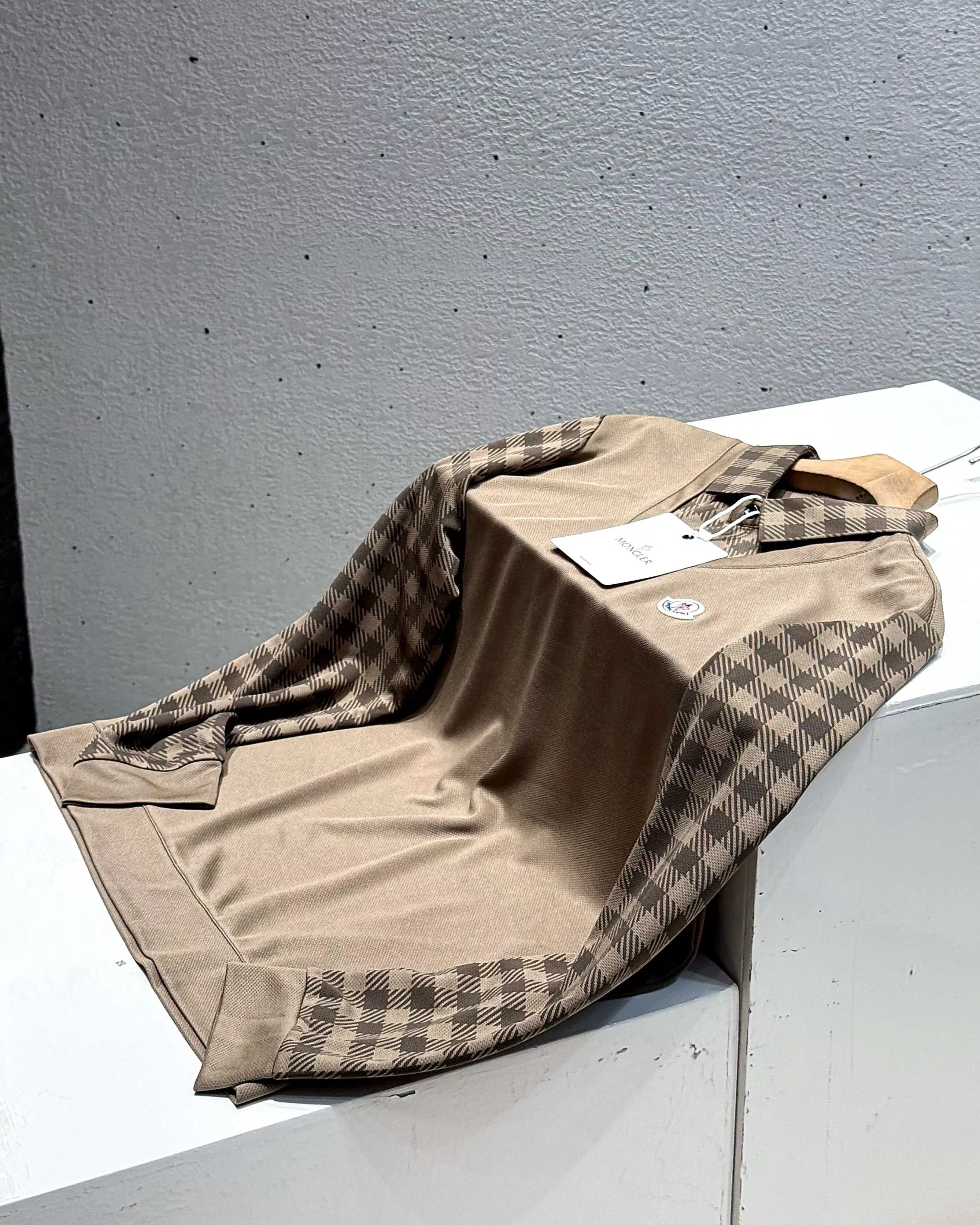 몽클레어 가짜 레이어드 카라 남녀공용 긴소매 티셔츠 상세 이미지 16