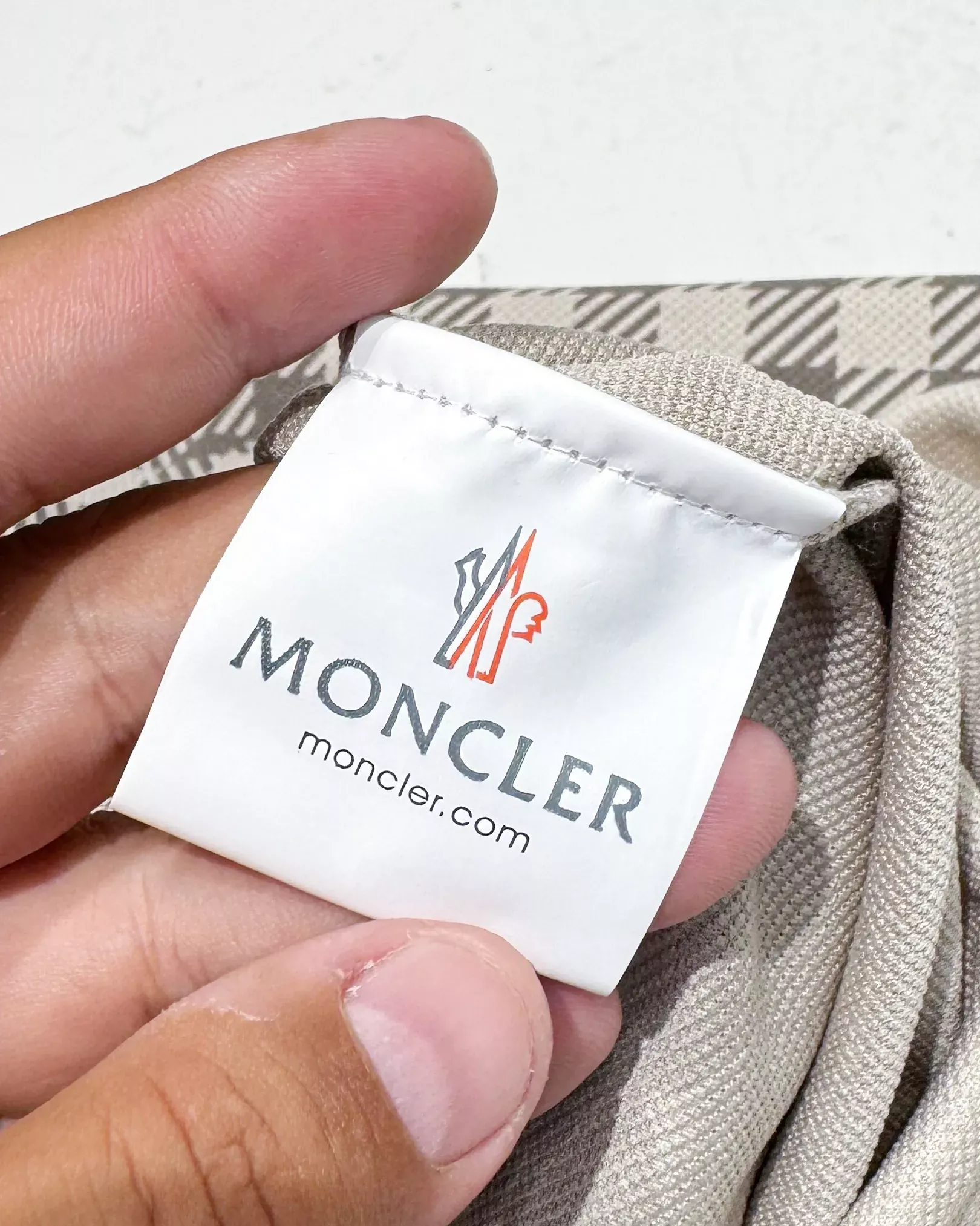 몽클레어 가짜 레이어드 카라 남녀공용 긴소매 티셔츠 상세 이미지 27
