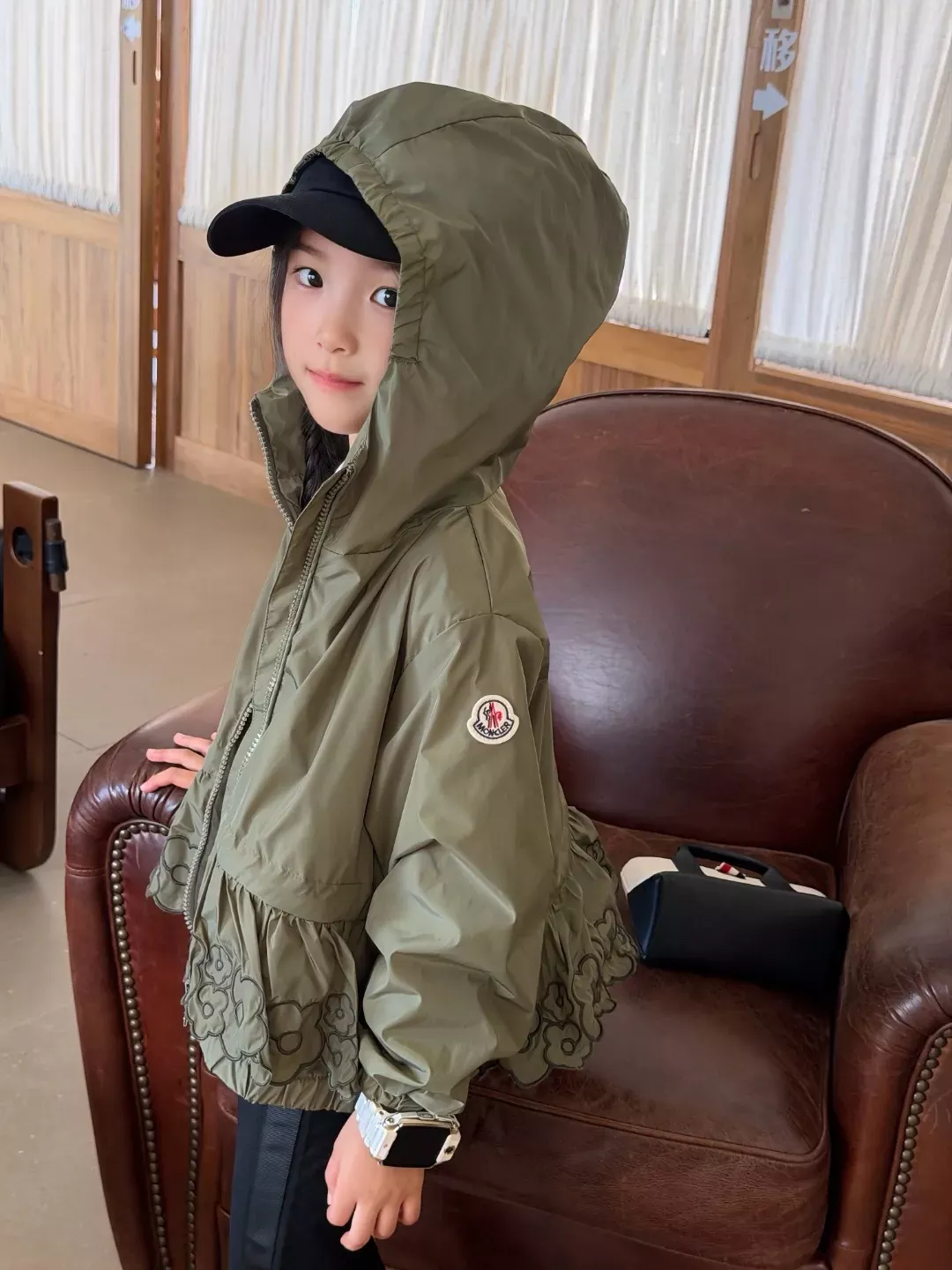몽클레어 자수 플라워 밑단 아동용 후드 재킷 상세 이미지 20