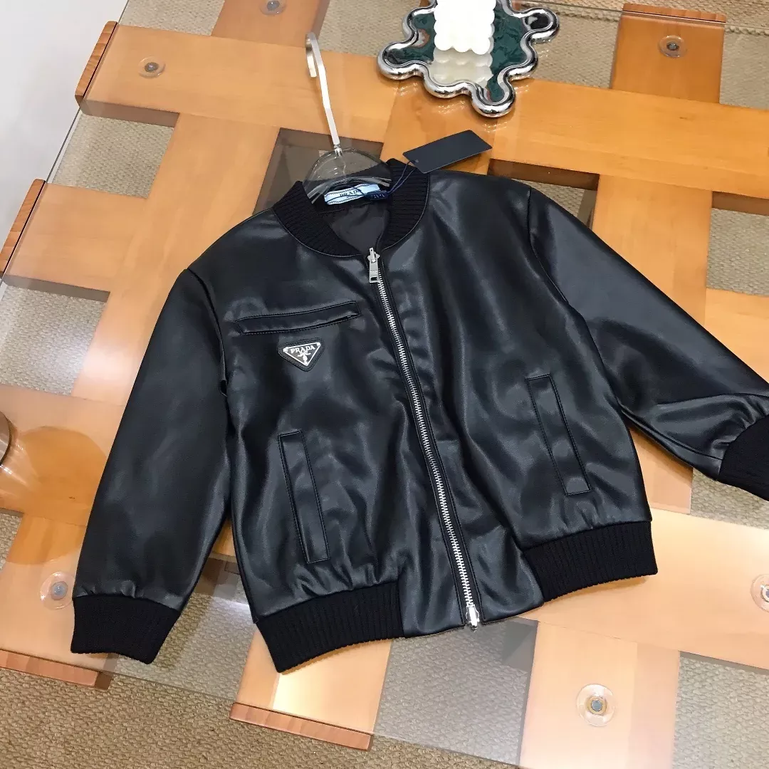 프라다 양면 착용 로고 장식 아동용 가죽 재킷 상세 이미지 3