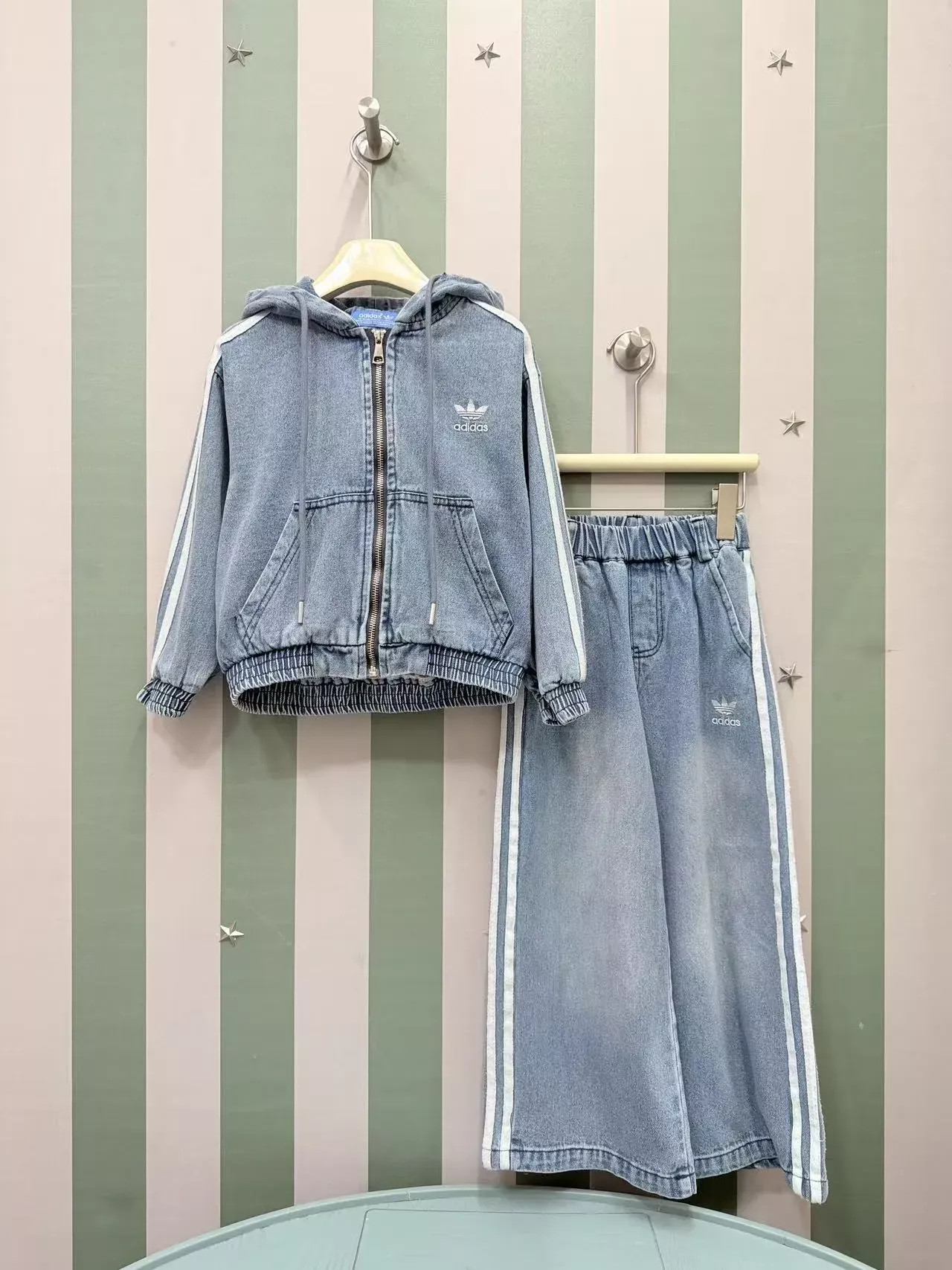 아디다스 로고 데님 아동용 상하의 세트 상세 이미지 2