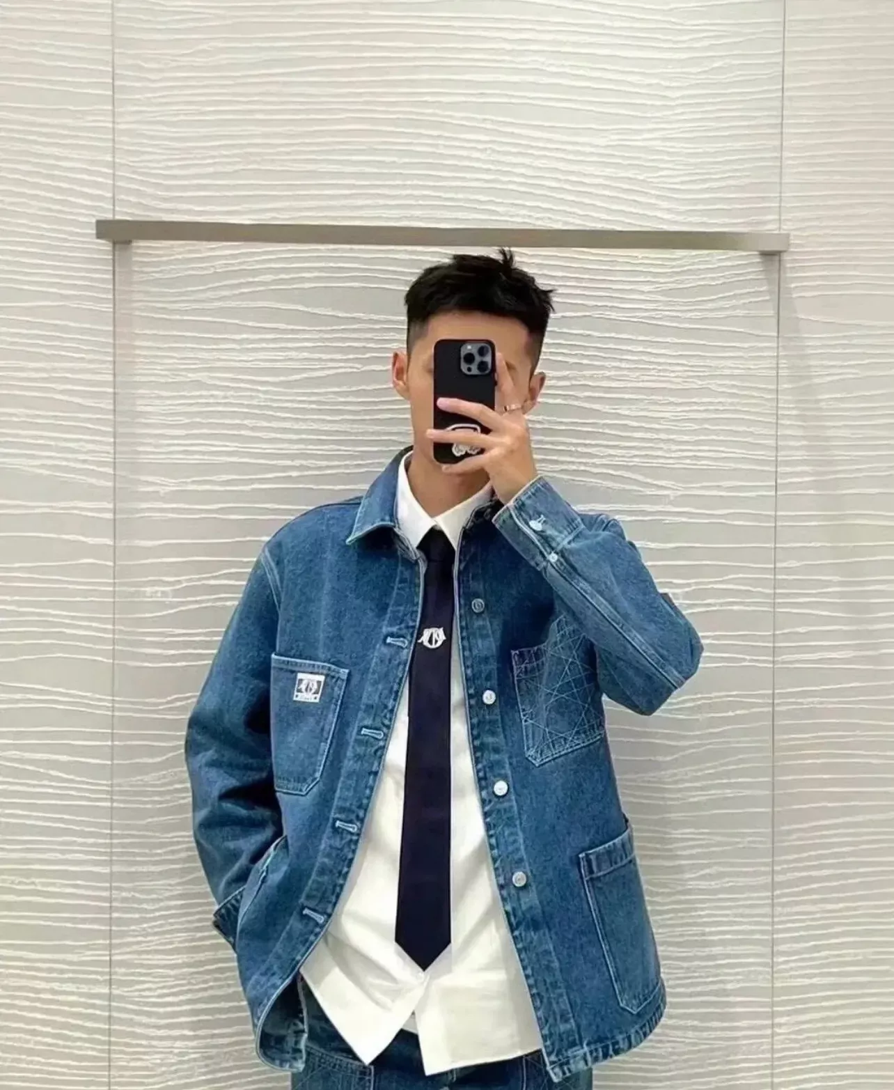 디올 등나무 격자 자수 남녀공용 데님 재킷 상세 이미지 14