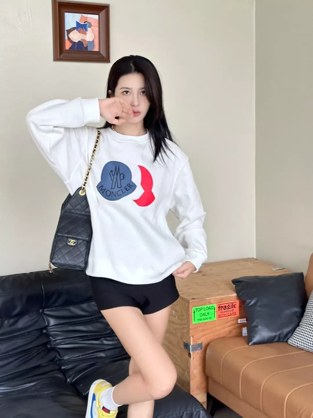 몽클레어 입체 발포 프린트 남녀공용 맨투맨 티셔츠 상세 이미지 11