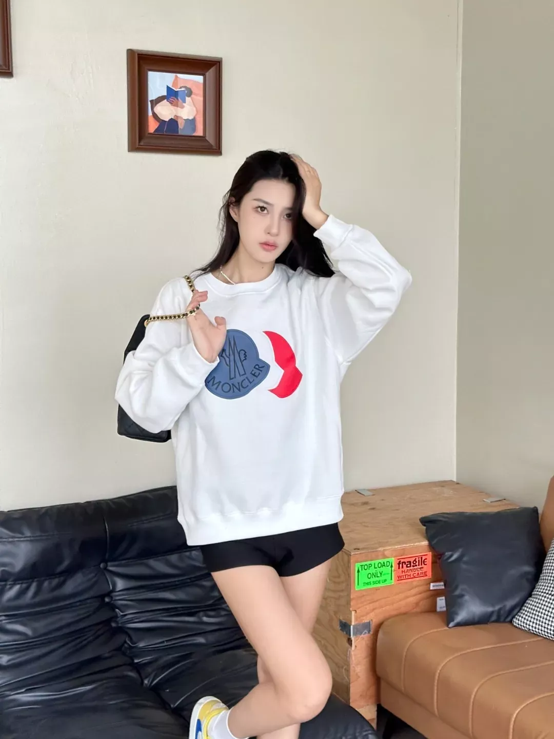 몽클레어 입체 발포 프린트 남녀공용 맨투맨 티셔츠 상세 이미지 12