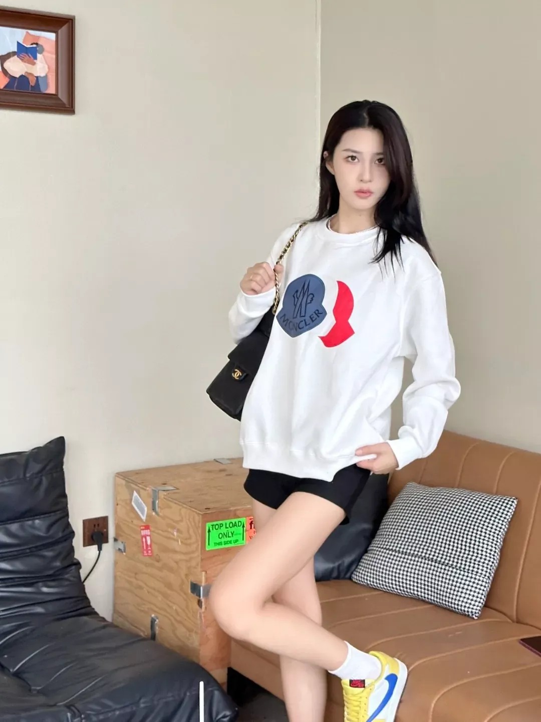 몽클레어 입체 발포 프린트 남녀공용 맨투맨 티셔츠 상세 이미지 14