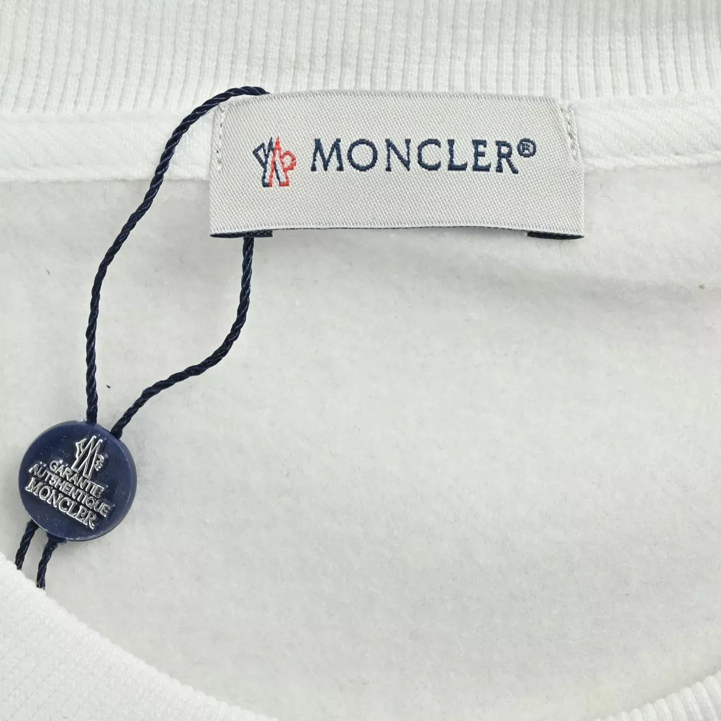 몽클레어 입체 발포 프린트 남녀공용 맨투맨 티셔츠 상세 이미지 5