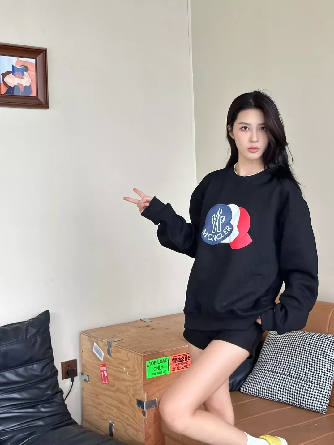 몽클레어 입체 발포 프린트 남녀공용 맨투맨 티셔츠 상세 이미지 15