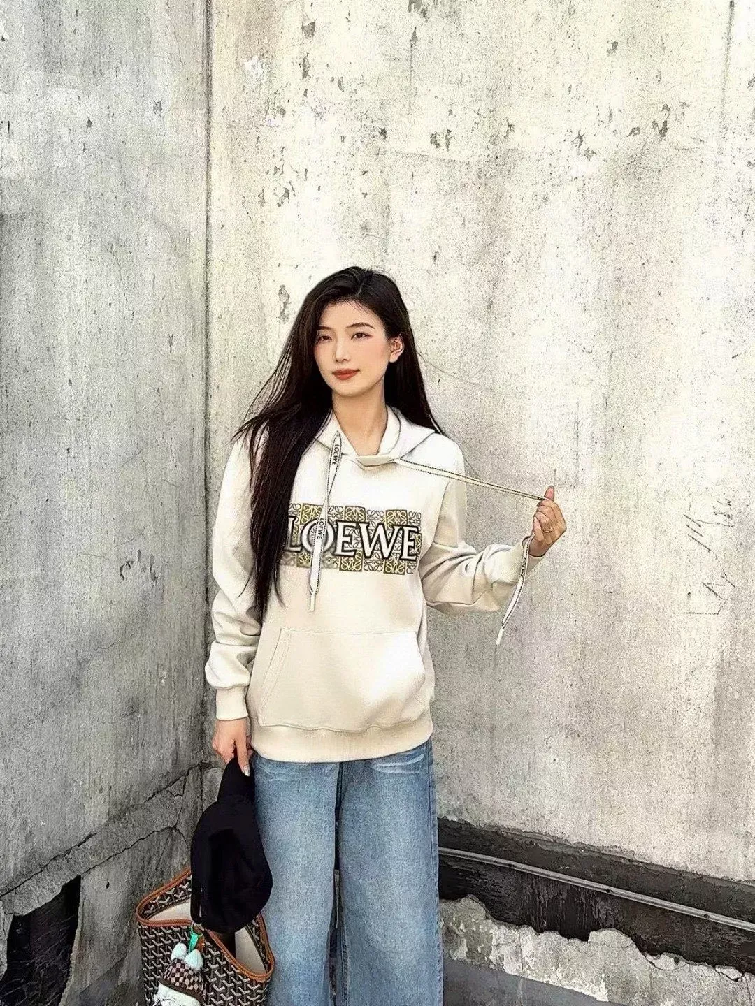 로에베 레더 로고 패치 남녀공용 후드 티셔츠 상세 이미지 18