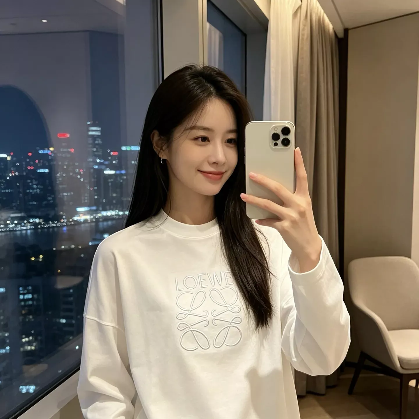 로에베 암문 로고 자수 남녀공용 긴소매 티셔츠 상세 이미지 15