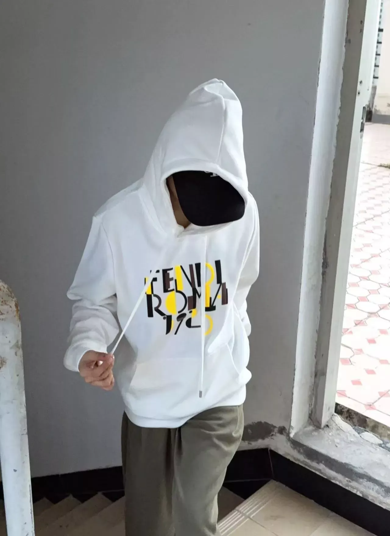 펜디 배색 패치 발포 로고 남녀공용 후드 티셔츠 상세 이미지 19