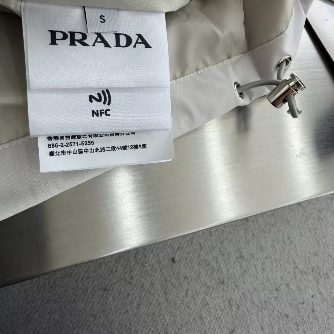 프라다 삼각 로고 하이넥 남녀공용 집업 재킷 상세 이미지 7