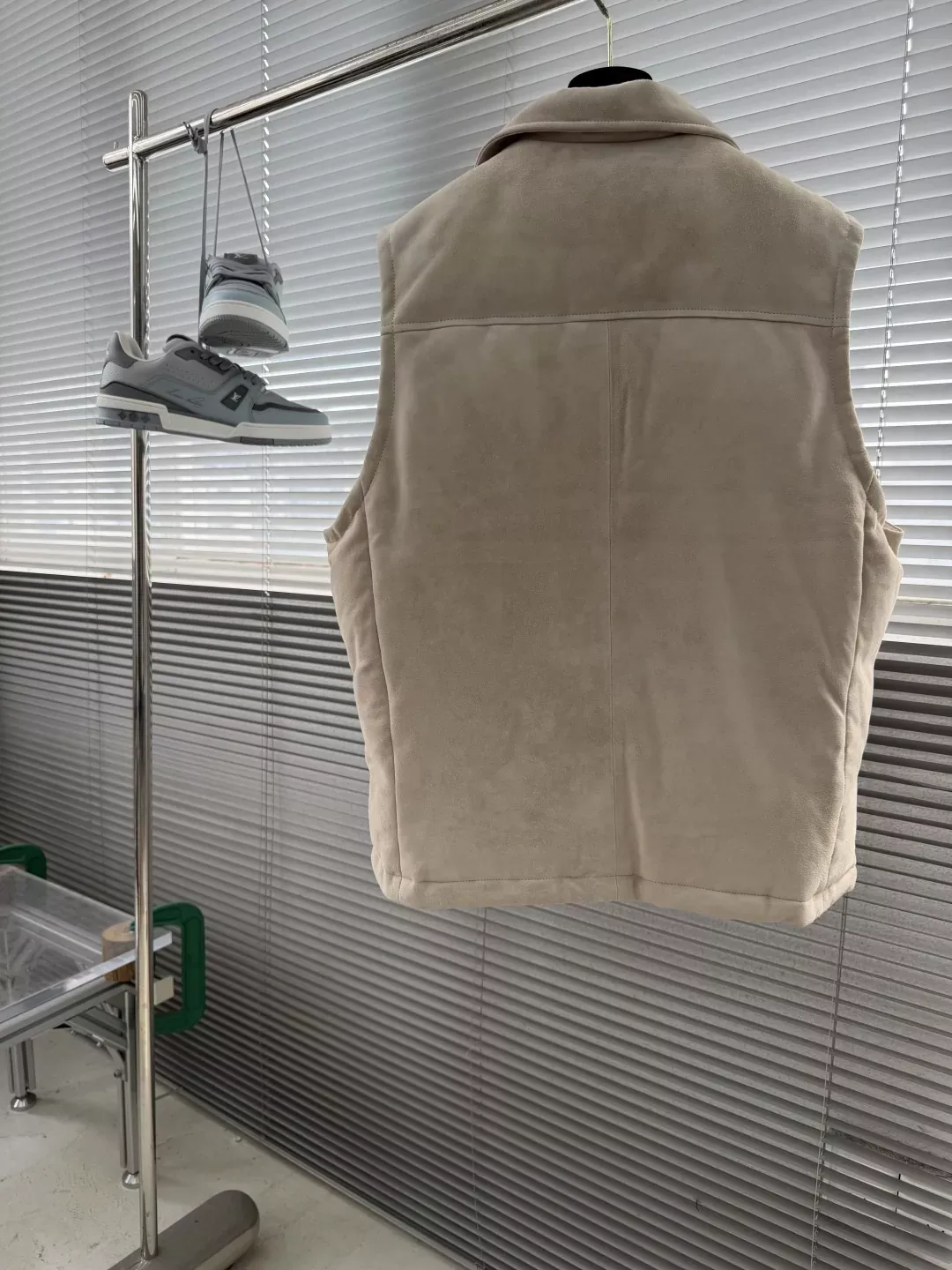 브루넬로쿠치넬리 스웨이드 패딩 남녀공용 집업 조끼 상세 이미지 3