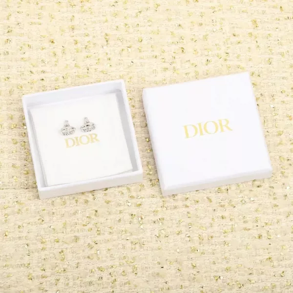 디올 CD 레터링 황동 스터드 귀걸이