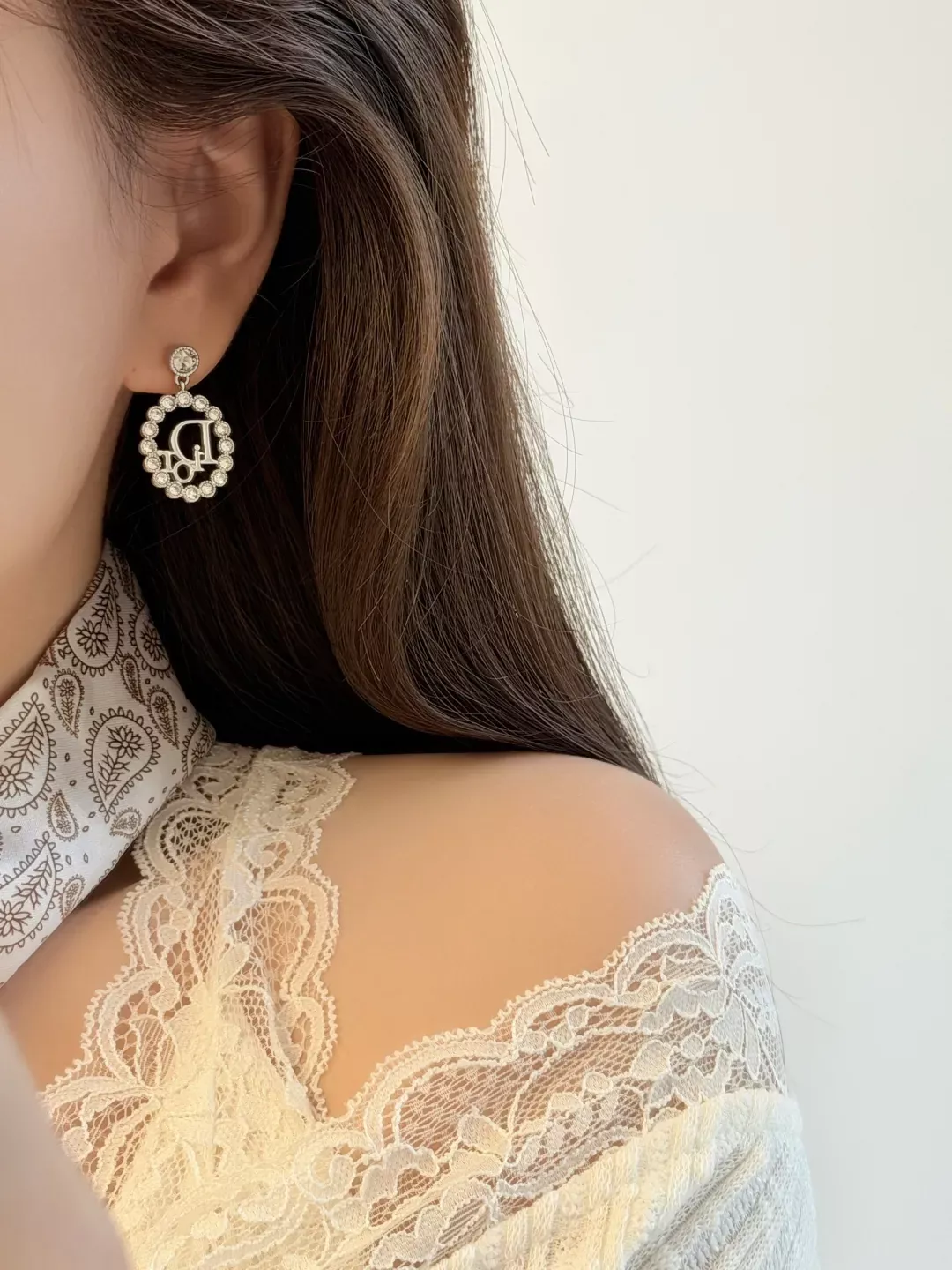 디올 풀파베 진주 로고 귀걸이 상세 이미지 10