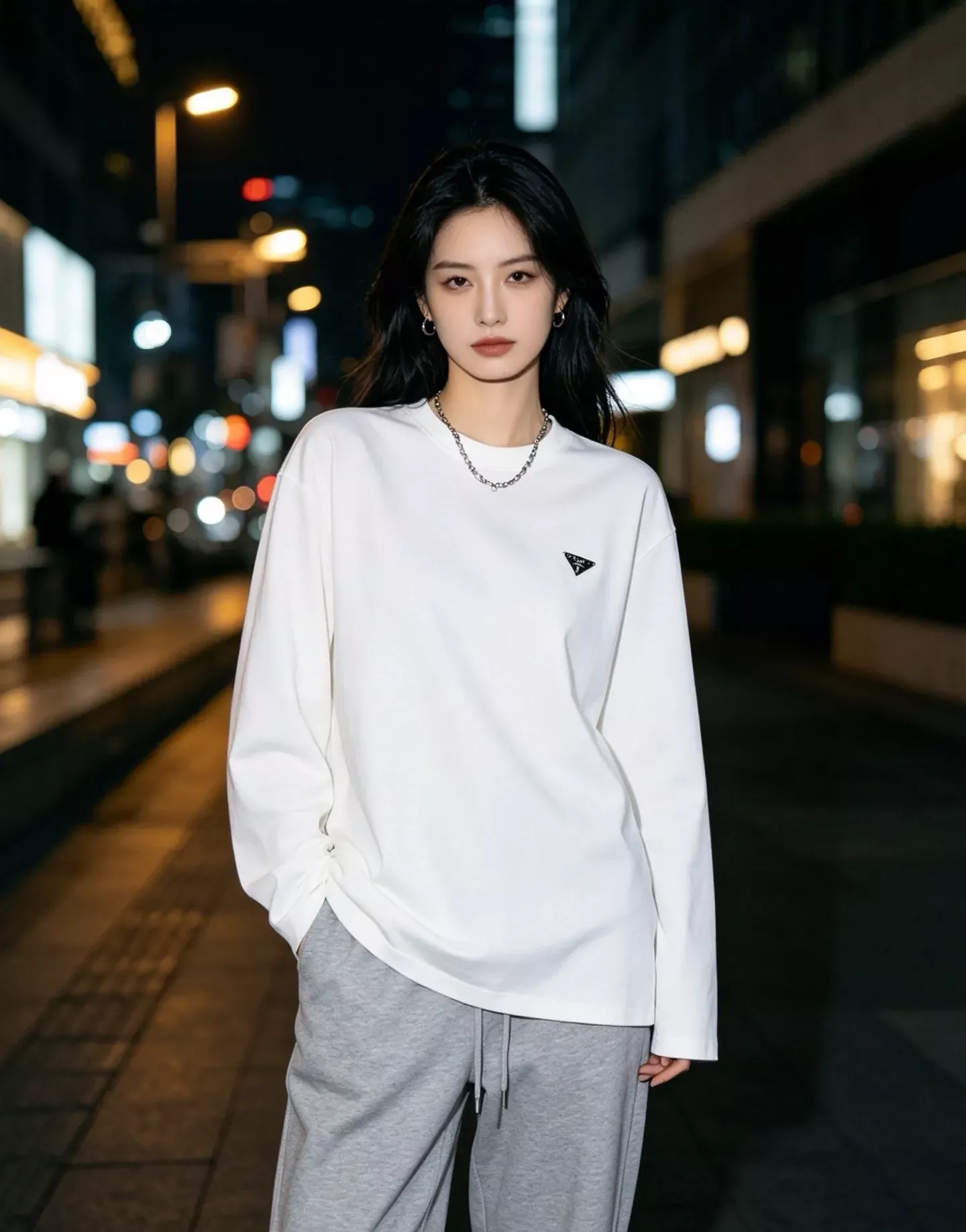 프라다 삼각 로고 포인트 남녀공용 긴소매 티셔츠 상세 이미지 14