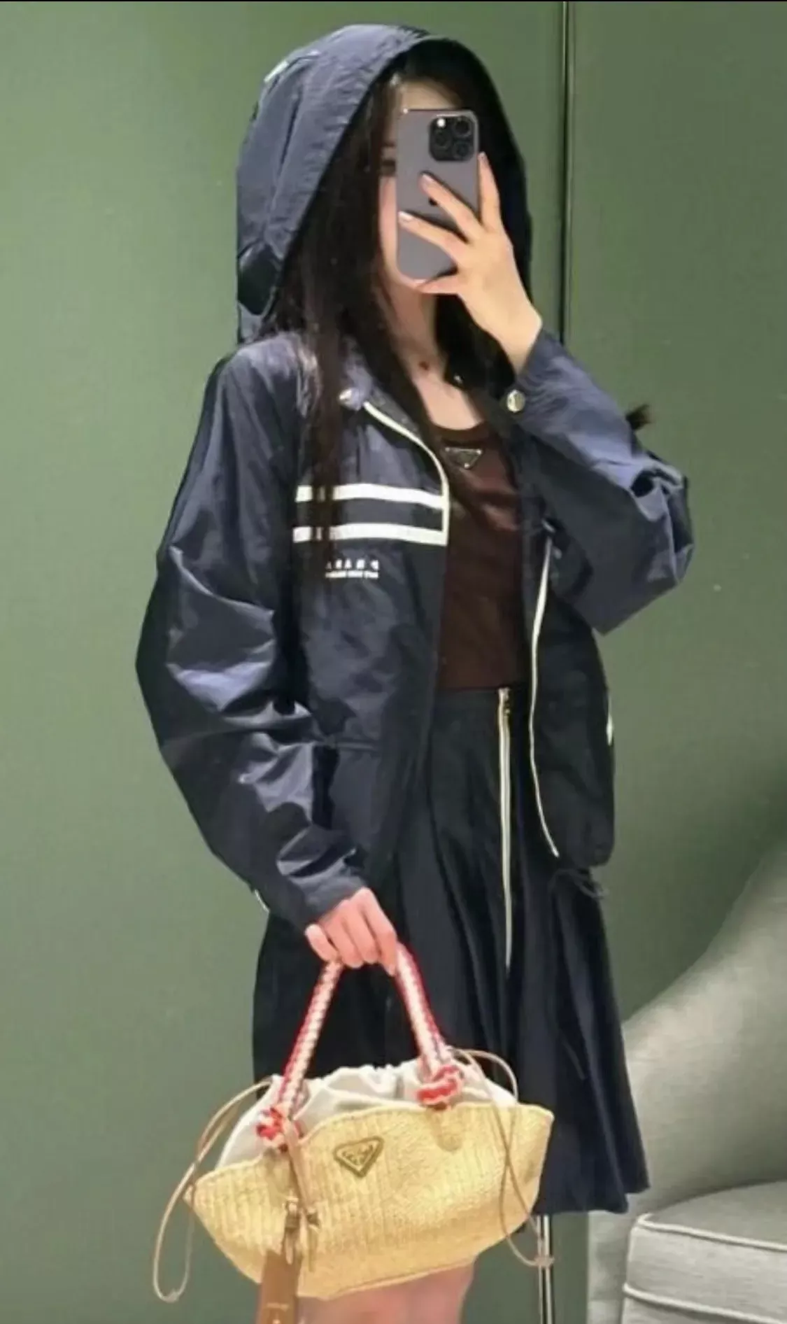 프라다 로고 프린트 재생 나일론 남녀공용 후드 재킷 상세 이미지 16