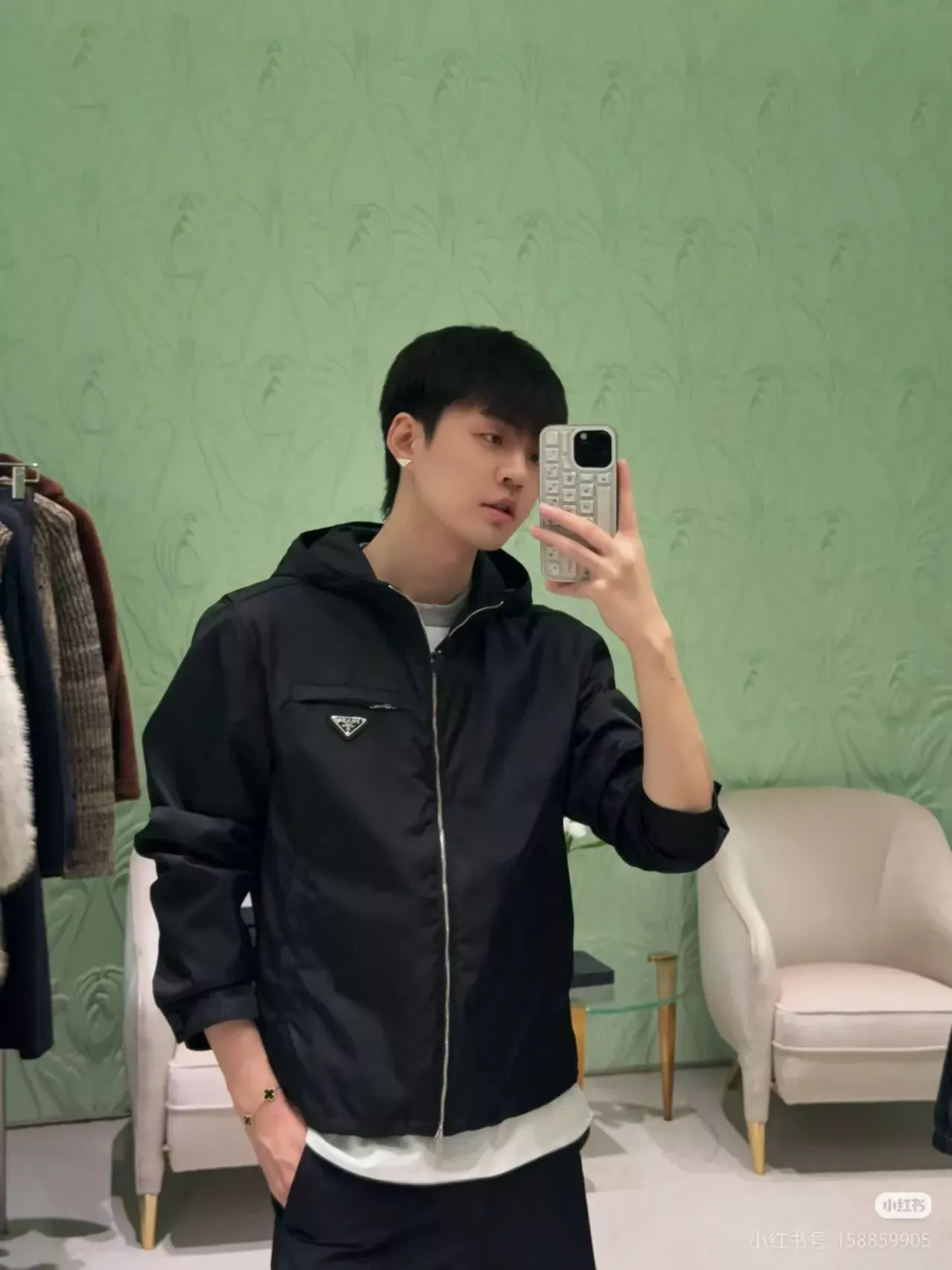 프라다 리나일론 포켓 집업 남녀공용 후드 재킷 상세 이미지 12