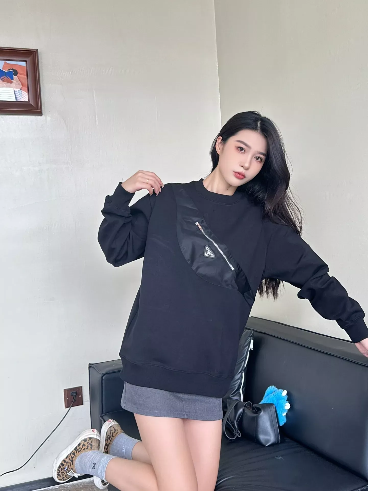 프라다 백팩 프린트 남녀공용 맨투맨 티셔츠 상세 이미지 12