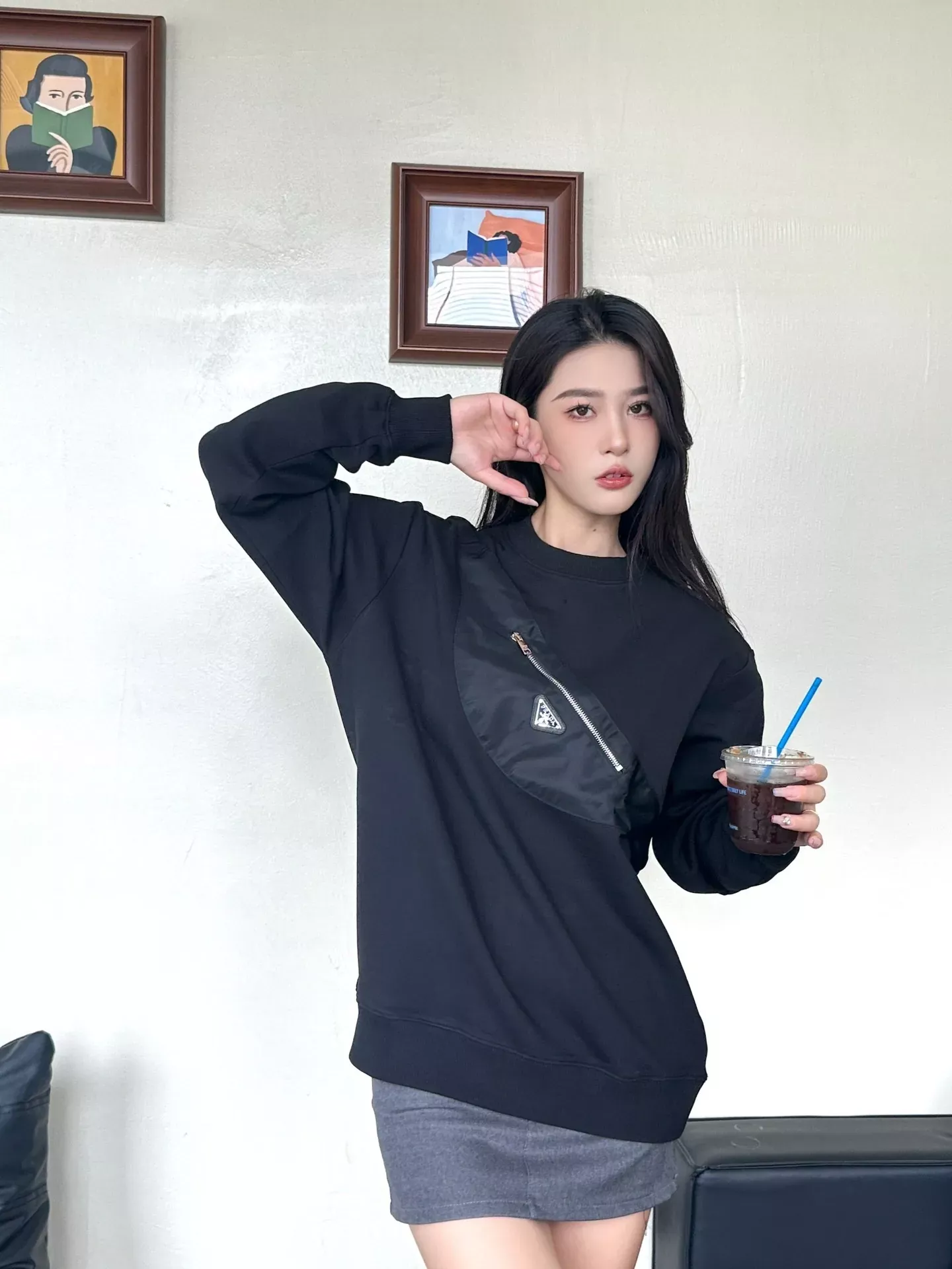 프라다 백팩 프린트 남녀공용 맨투맨 티셔츠 상세 이미지 13