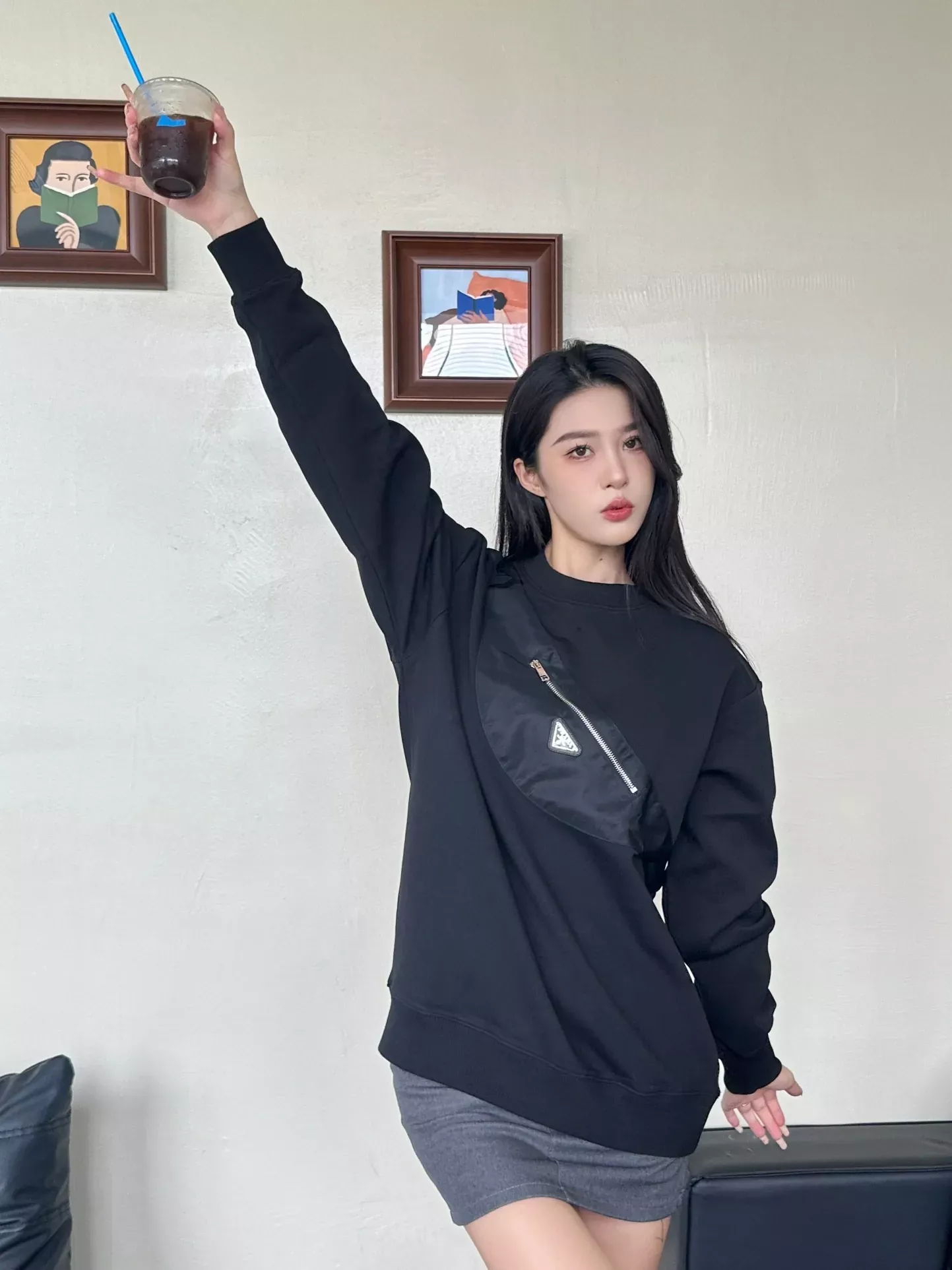 프라다 백팩 프린트 남녀공용 맨투맨 티셔츠 상세 이미지 14