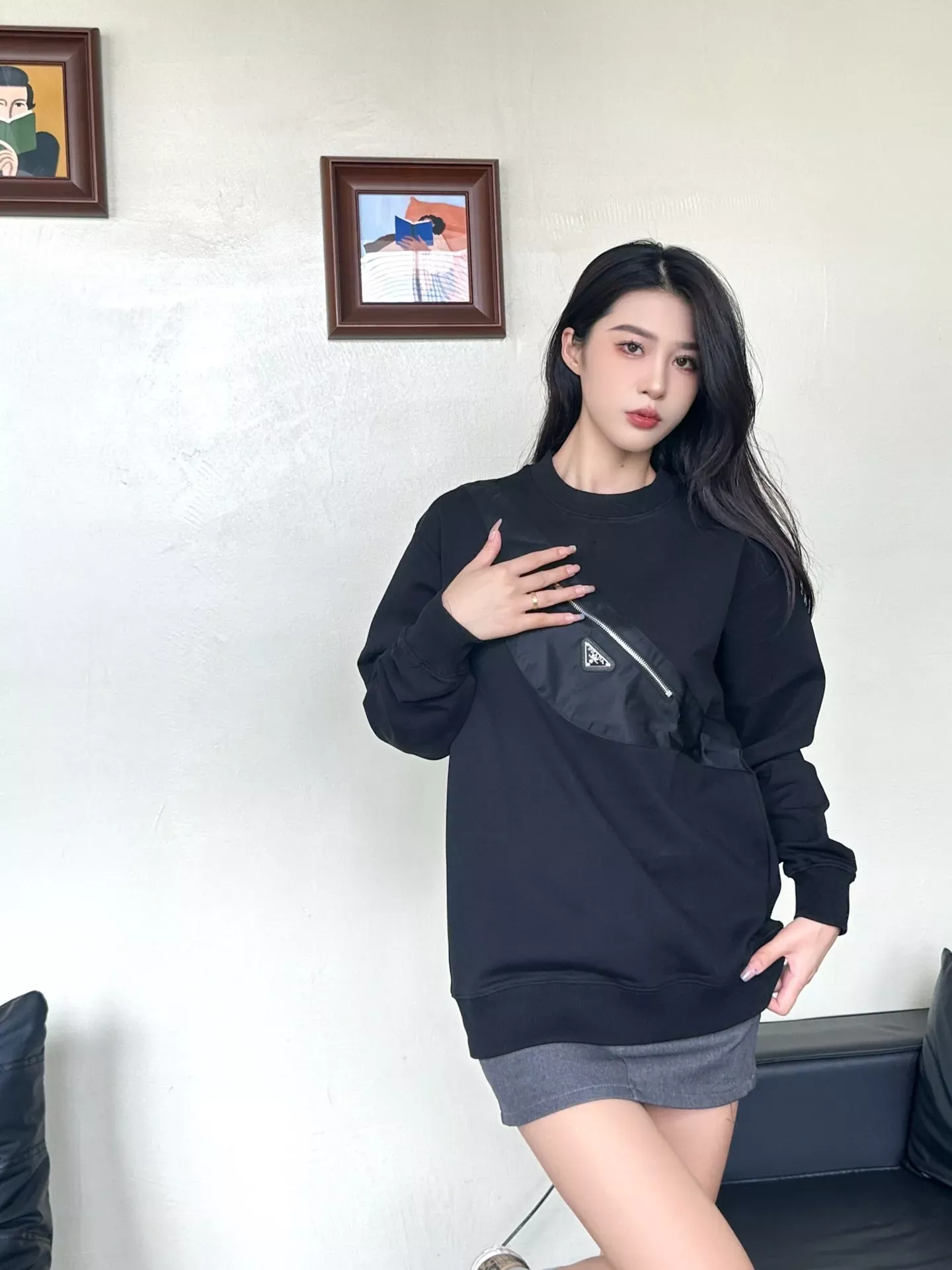 프라다 백팩 프린트 남녀공용 맨투맨 티셔츠 상세 이미지 17