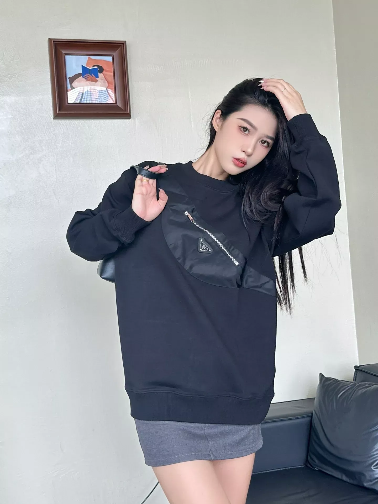 프라다 백팩 프린트 남녀공용 맨투맨 티셔츠 상세 이미지 18