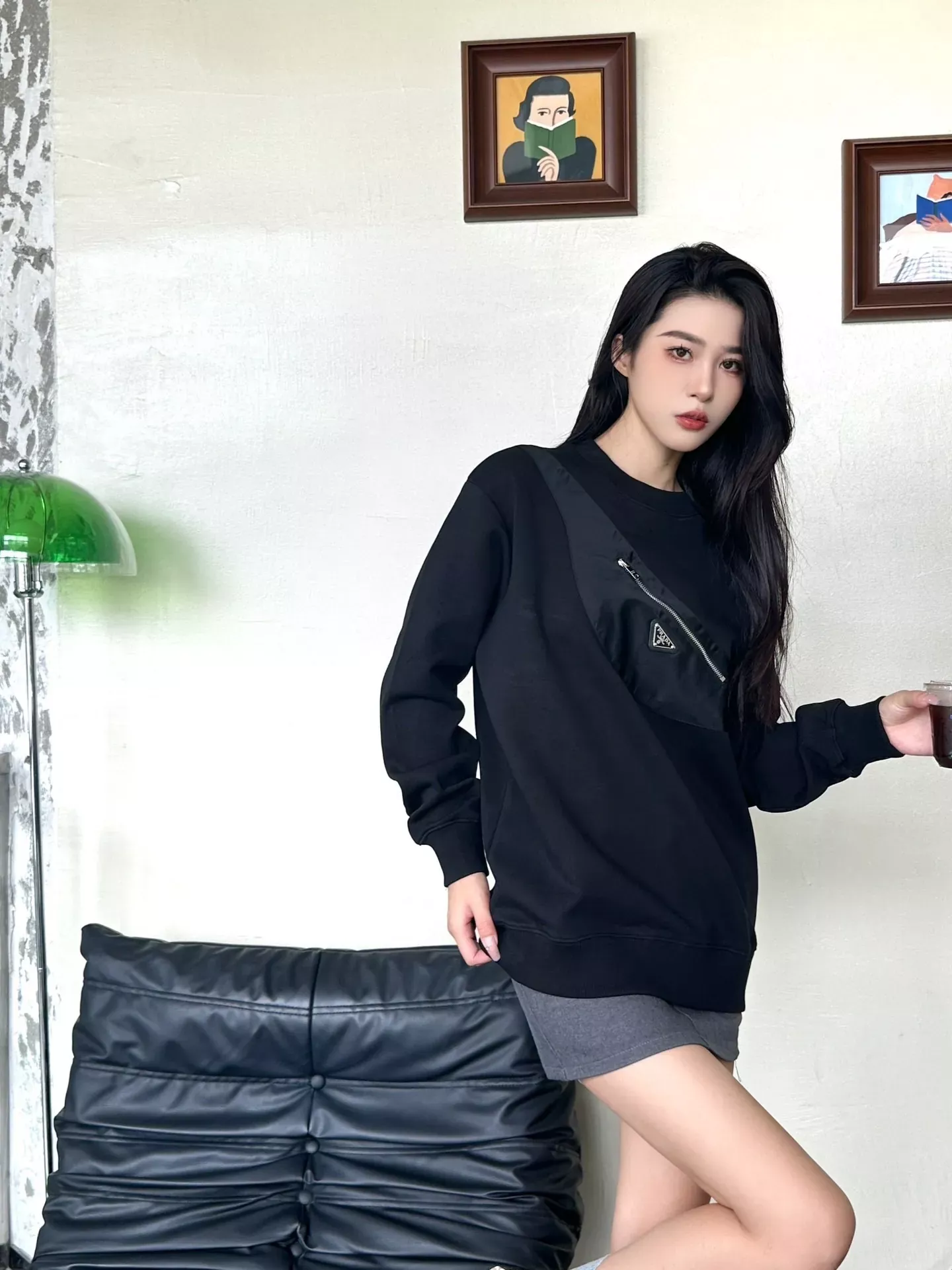 프라다 백팩 프린트 남녀공용 맨투맨 티셔츠 상세 이미지 19