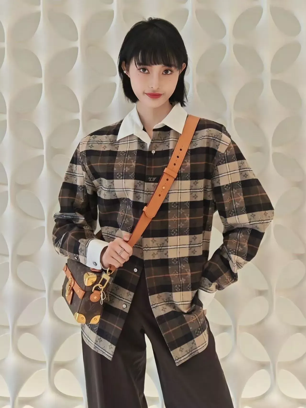 루이비통 배색 칼라 자카드 긴소매 남녀공용 긴소매 셔츠 상세 이미지 15