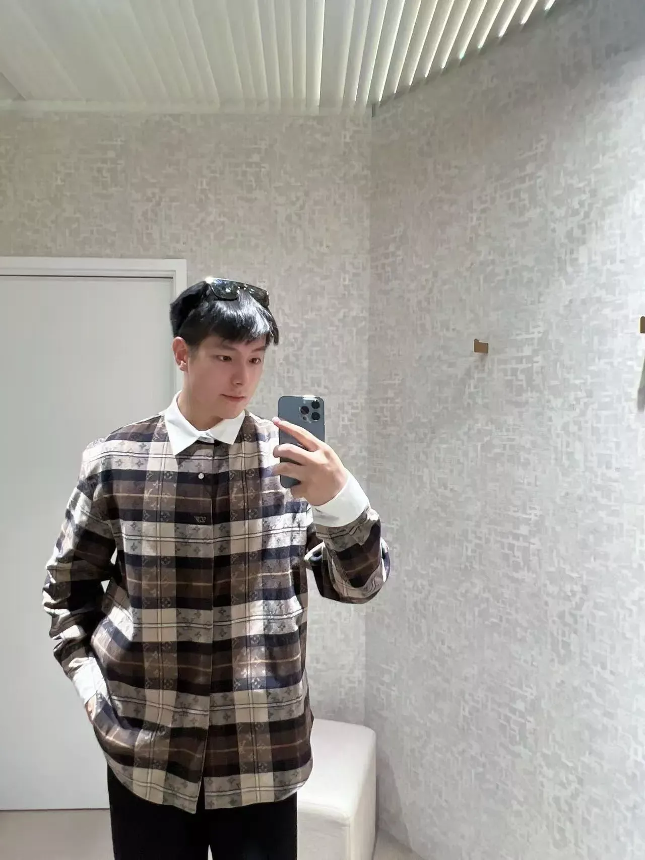루이비통 배색 칼라 자카드 긴소매 남녀공용 긴소매 셔츠 상세 이미지 27