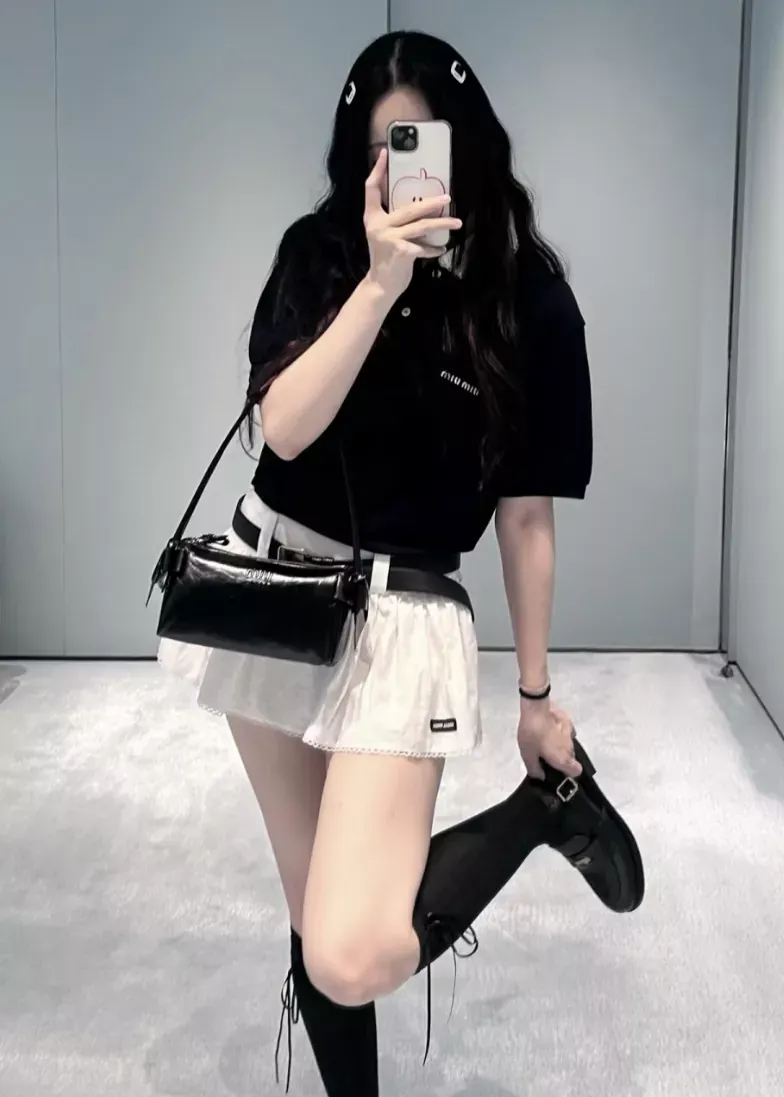 미우미우 플라워 자수 펀칭 여성용 미니 스커트 상세 이미지 49