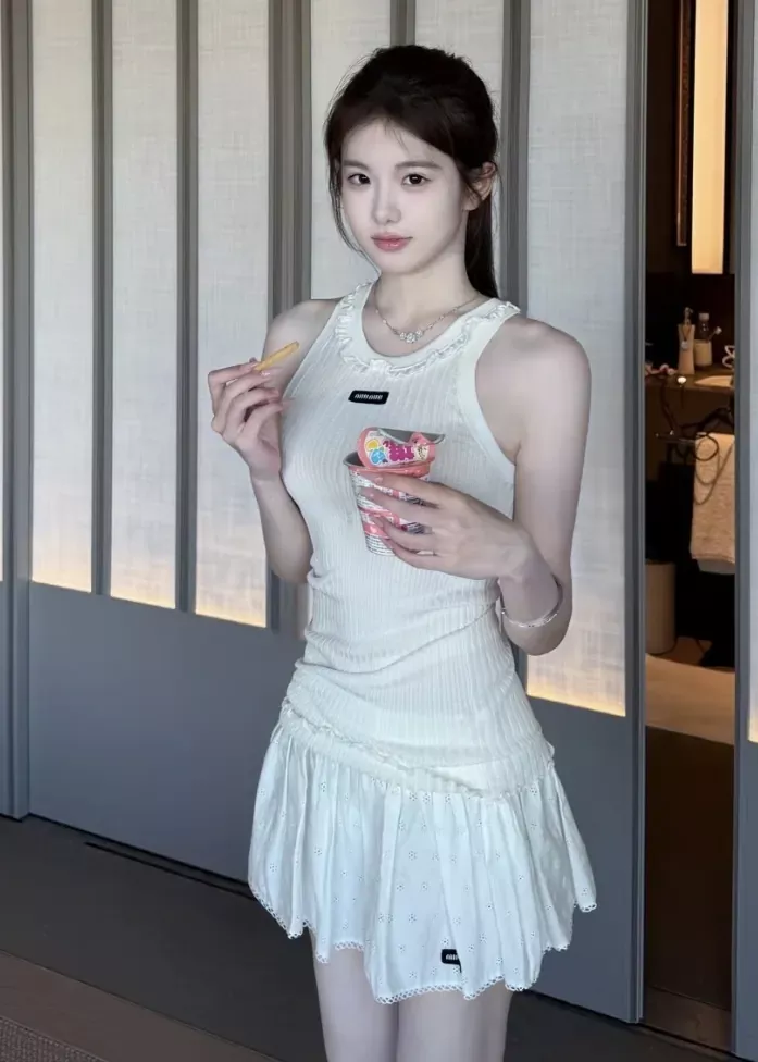 미우미우 플라워 자수 펀칭 여성용 미니 스커트 상세 이미지 92
