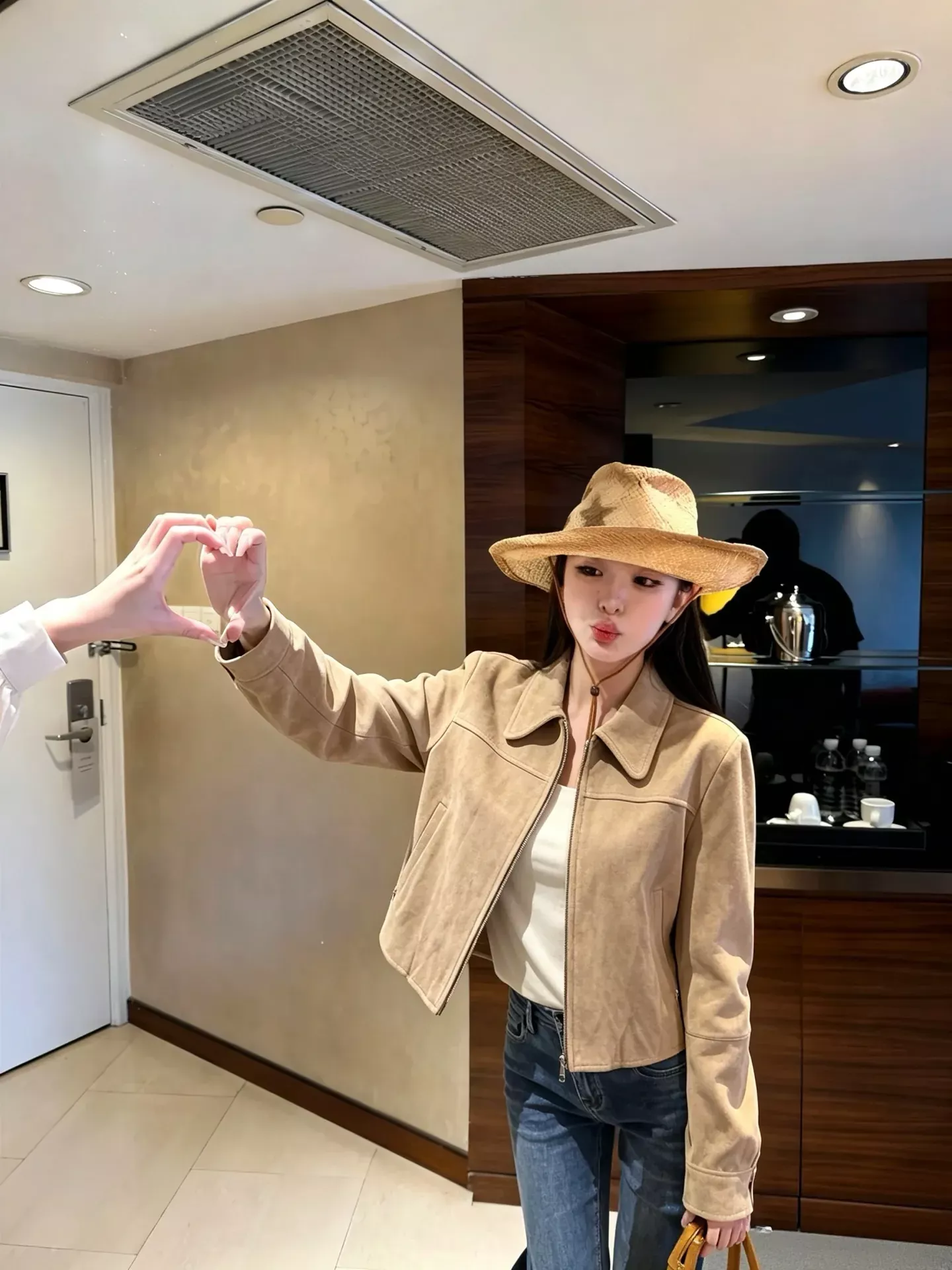 셀린느 스웨이드 크롭 여성용 가죽 재킷 상세 이미지 15