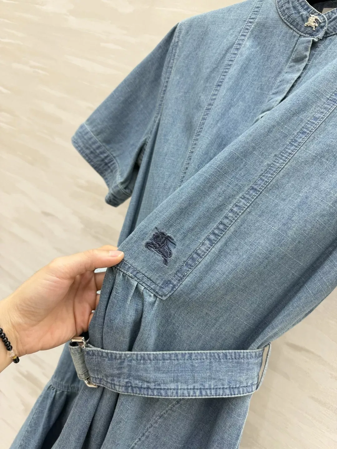 버버리 워싱 코튼 데님 벨트 여성용 원피스 상세 이미지 6