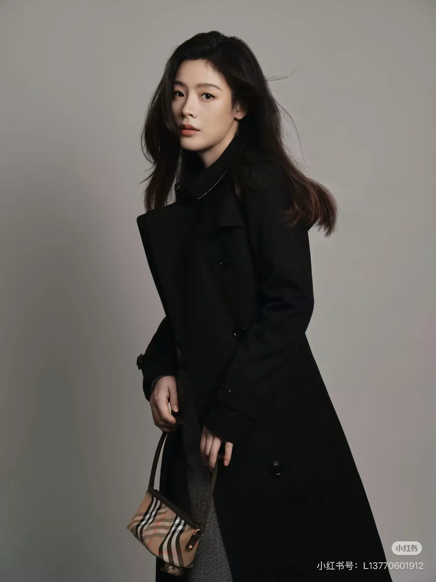 버버리 레터 버튼 오버핏 여성용 하프 코트 상세 이미지 11