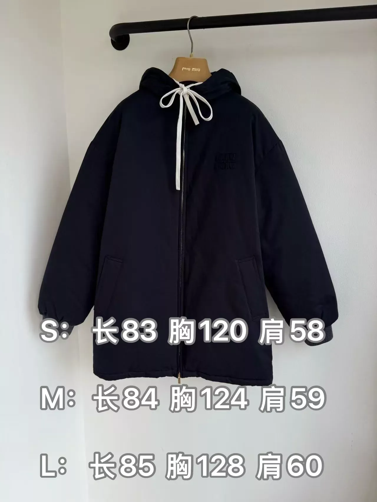 미우미우 하이넥 드로스트링 여성용 쇼트 패딩 상세 이미지 10