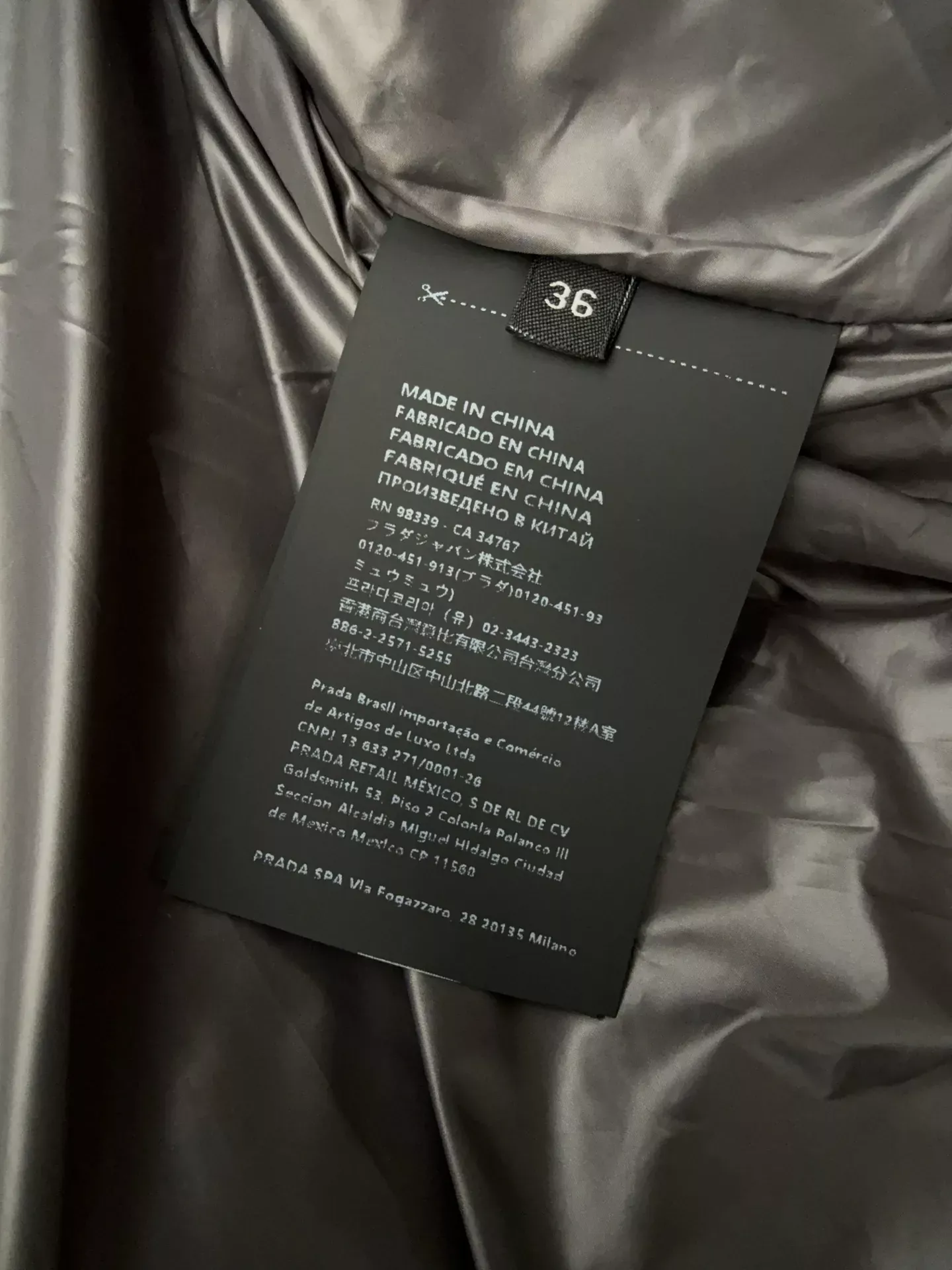 미우미우 하이넥 드로스트링 여성용 쇼트 패딩 상세 이미지 8