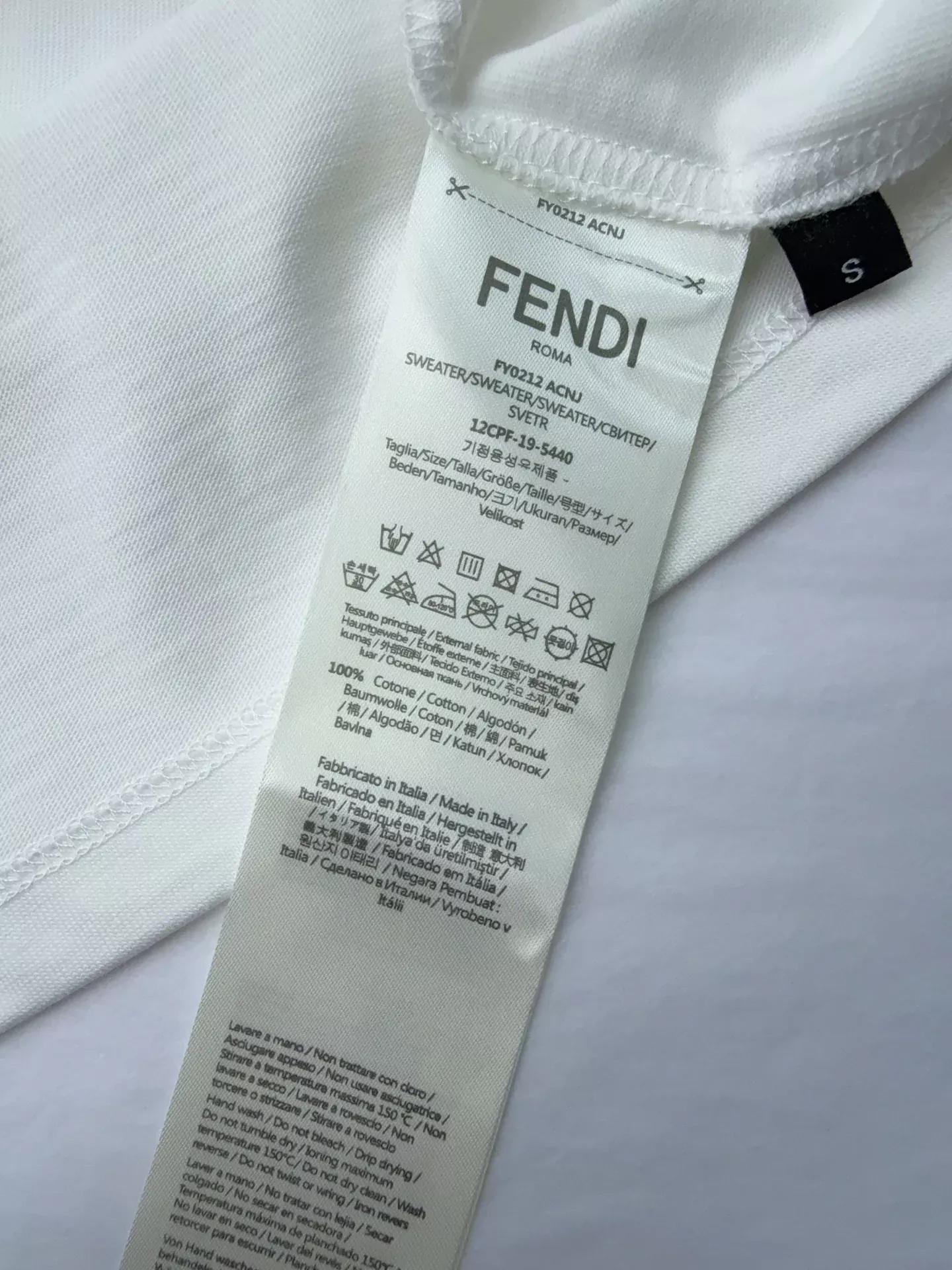 펜디 배색 레터링 프린트 여성용 긴소매 티셔츠 상세 이미지 8