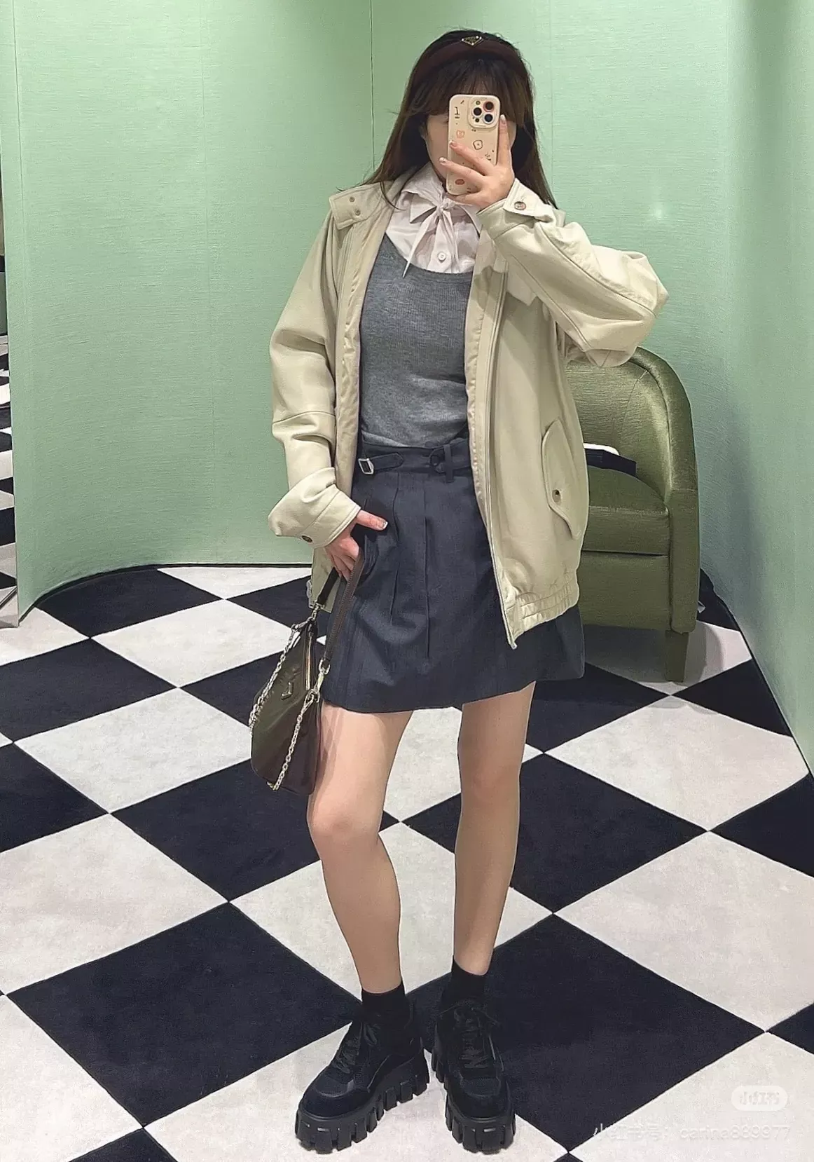프라다 입체 재단 벨트 버클 여성용 미니 스커트 상세 이미지 15