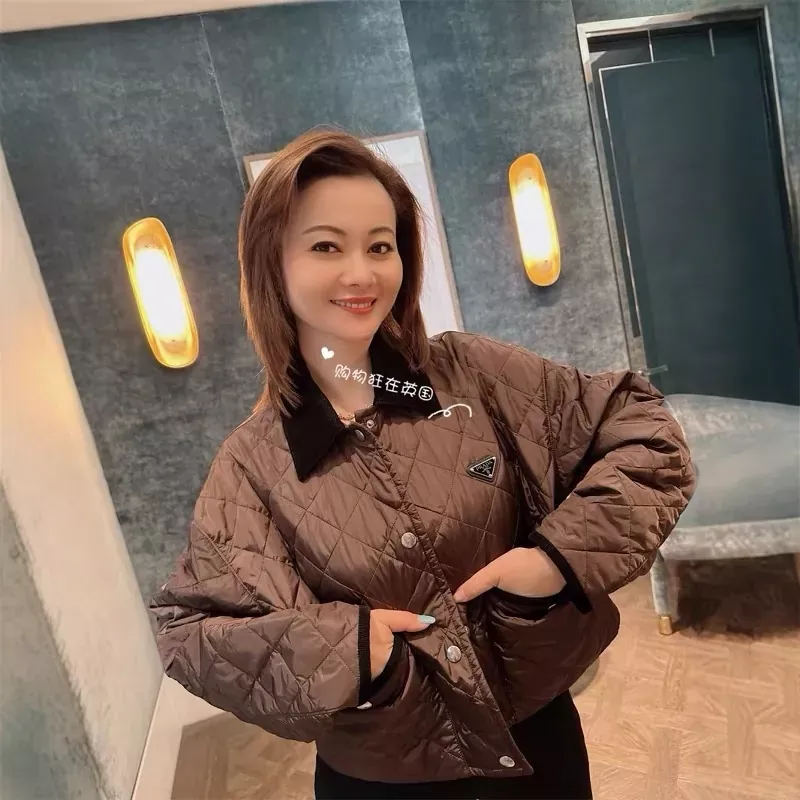프라다 삼각 로고 퀼팅 카라 여성용 쇼트 패딩 상세 이미지 20