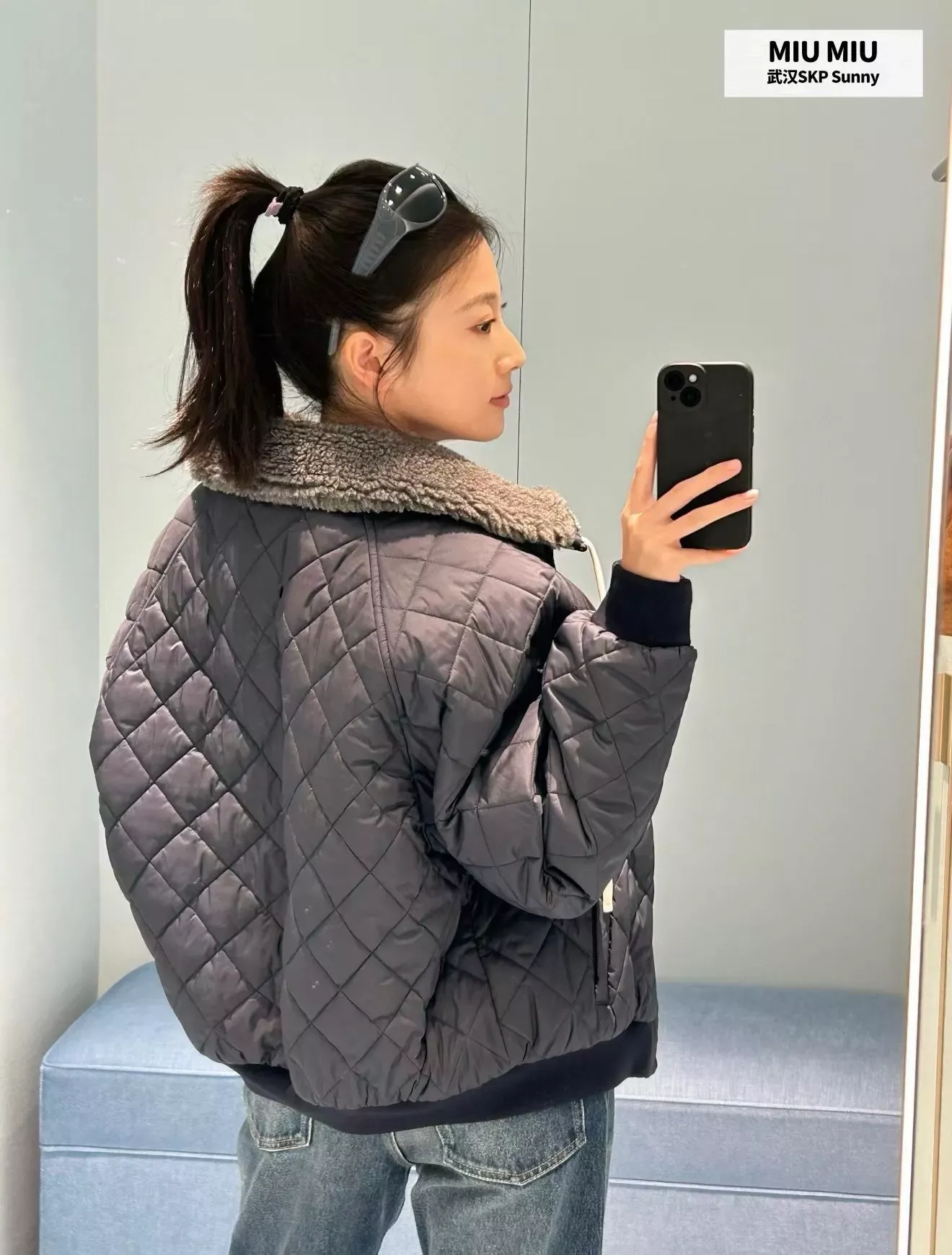 미우미우 다이아 패턴 배색 쇼트 패딩 상세 이미지 14