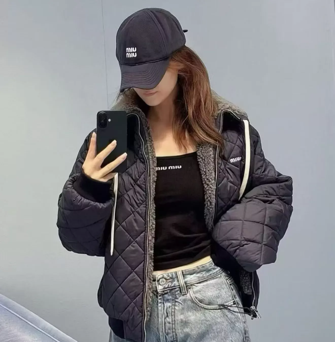 미우미우 다이아 패턴 배색 쇼트 패딩 상세 이미지 16