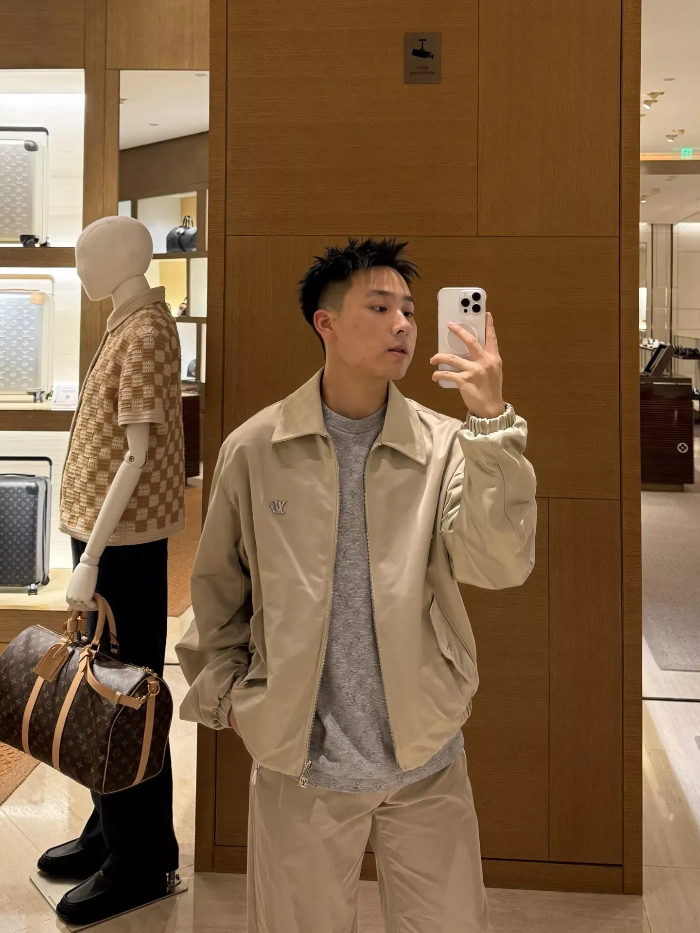 루이비통 모노그램 리플렉티브 반소매 티셔츠 상세 이미지 20